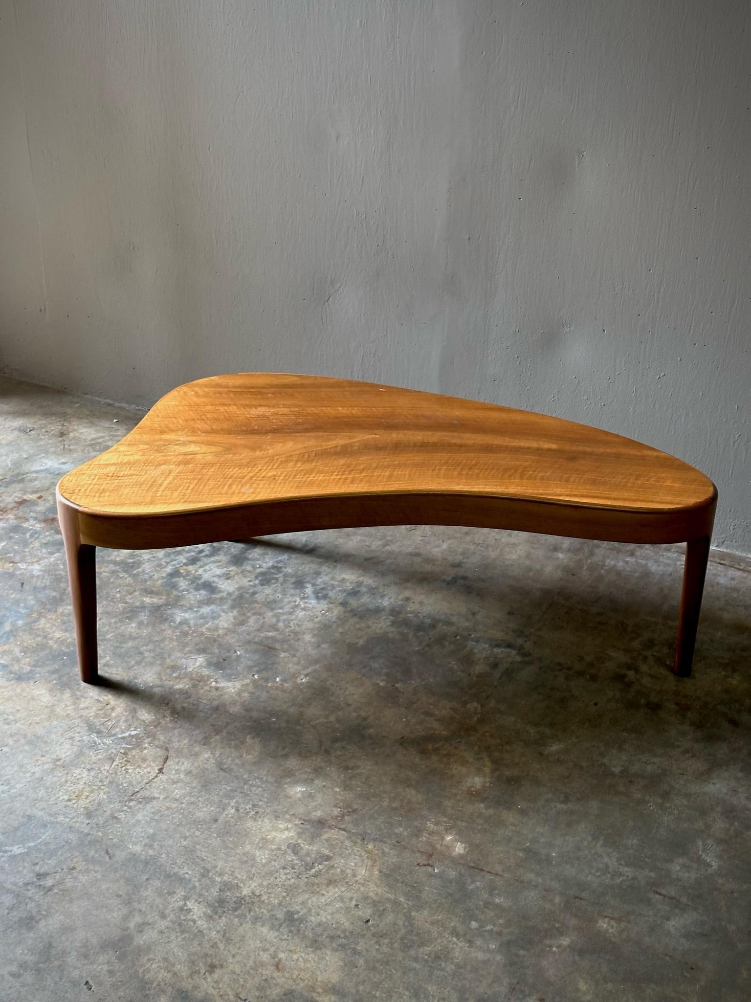 20th Century Danish Mid-Century Modern Elliptical Coffee Table For Sale