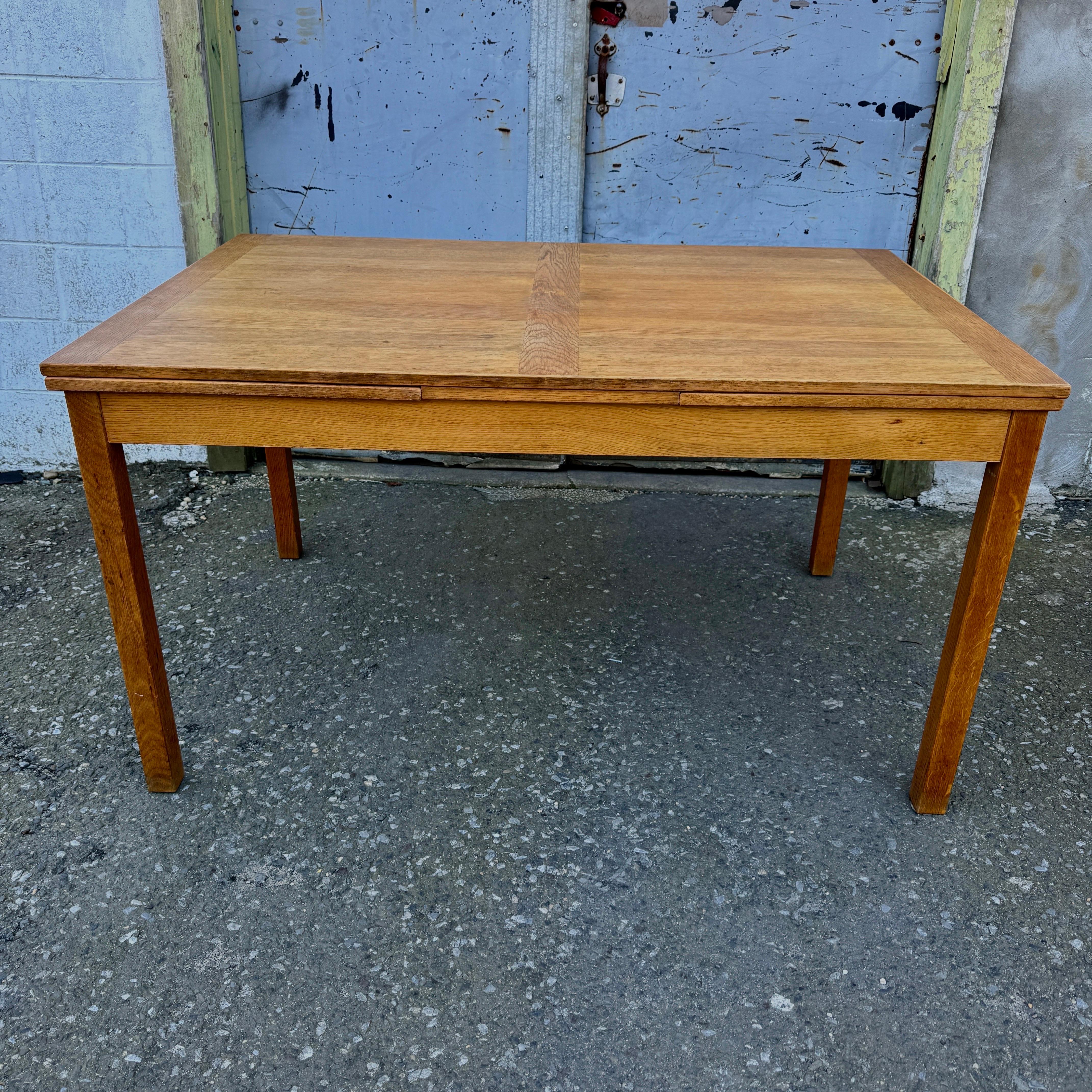 Danish Mid-Century Modern Expandable Dining Table In Good Condition For Sale In Haddonfield, NJ
