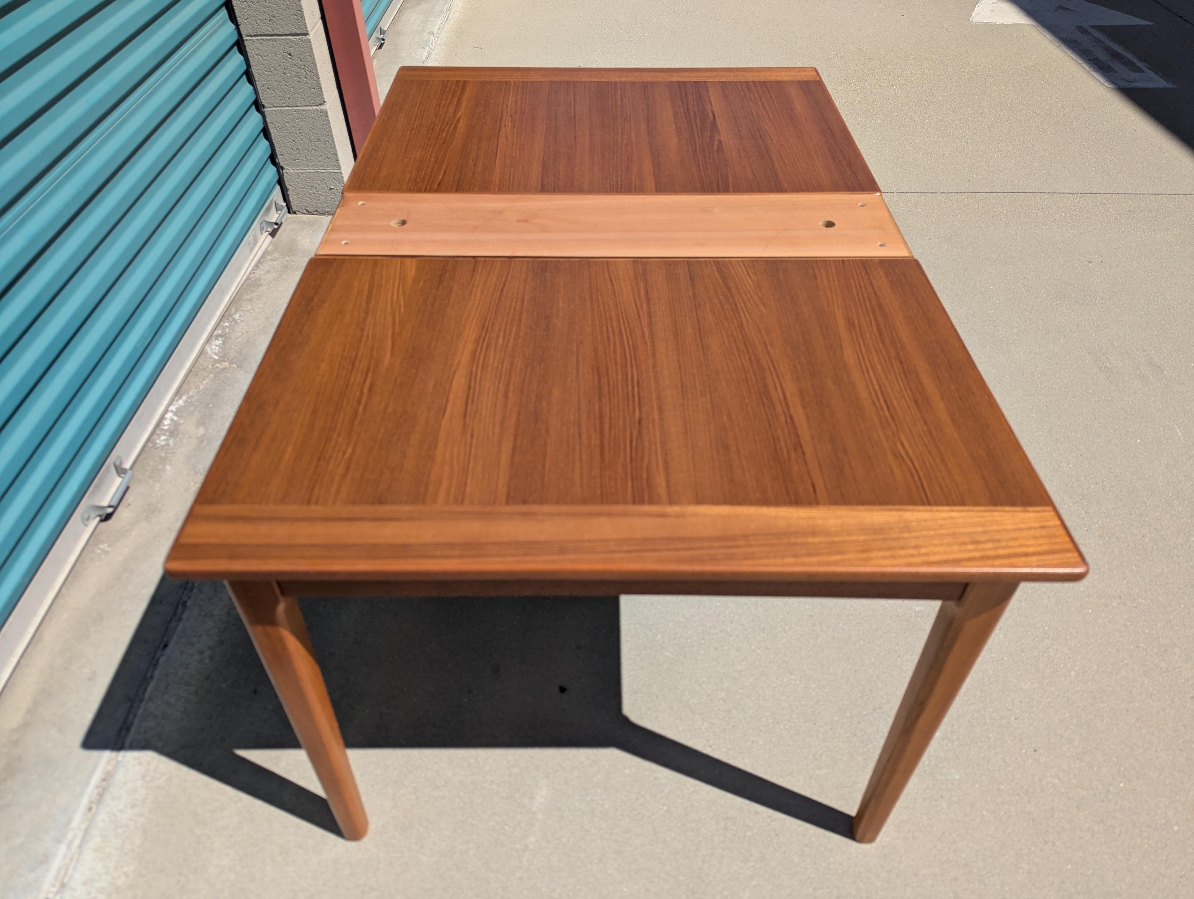 Dänischer ausziehbarer Esstisch aus Teakholz von Dyrlund, Mid-Century Modern, ca. 1960er Jahre (Moderne der Mitte des Jahrhunderts)