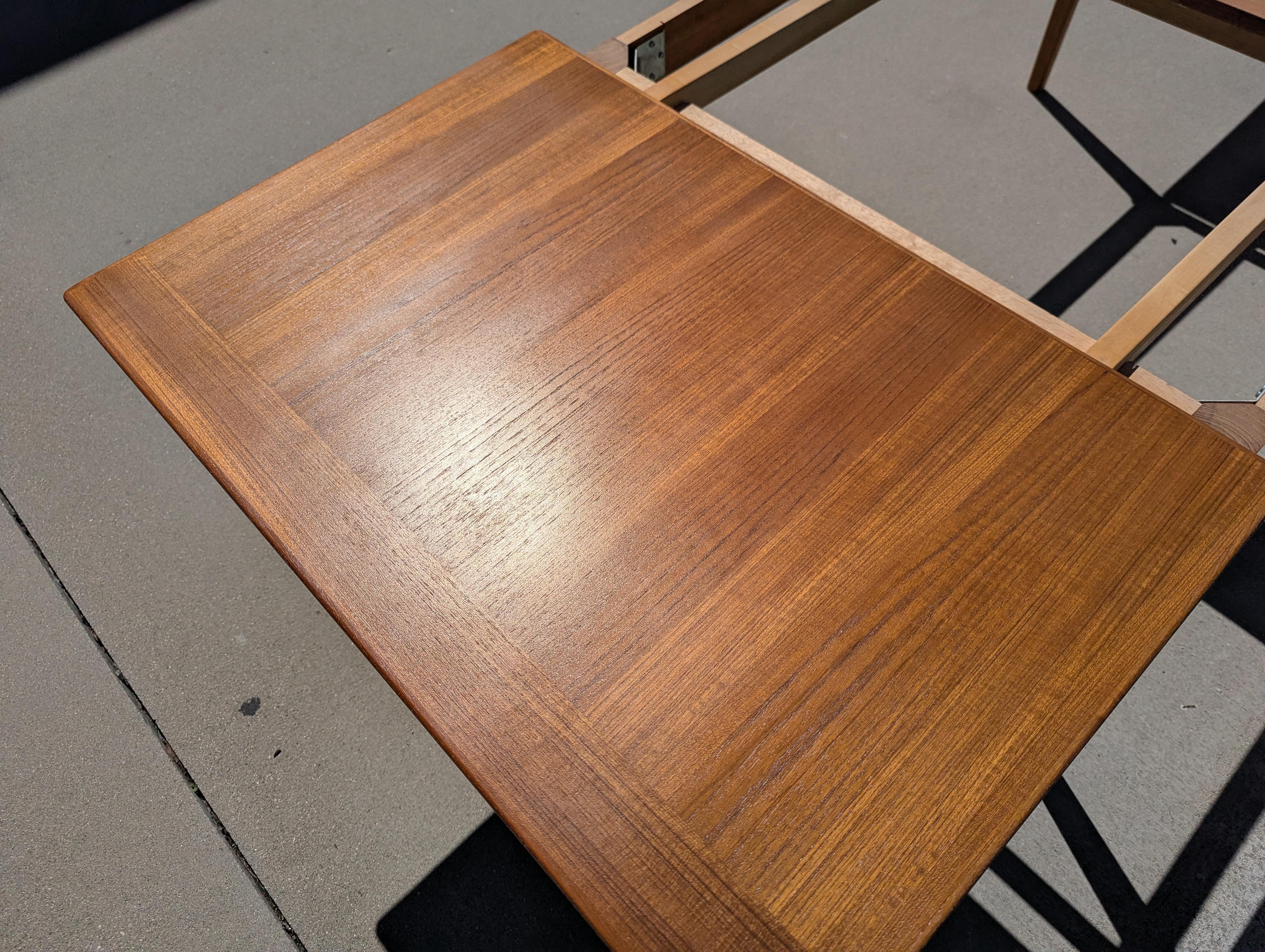 Dänischer ausziehbarer Esstisch aus Teakholz von Dyrlund, Mid-Century Modern, ca. 1960er Jahre (Mitte des 20. Jahrhunderts)