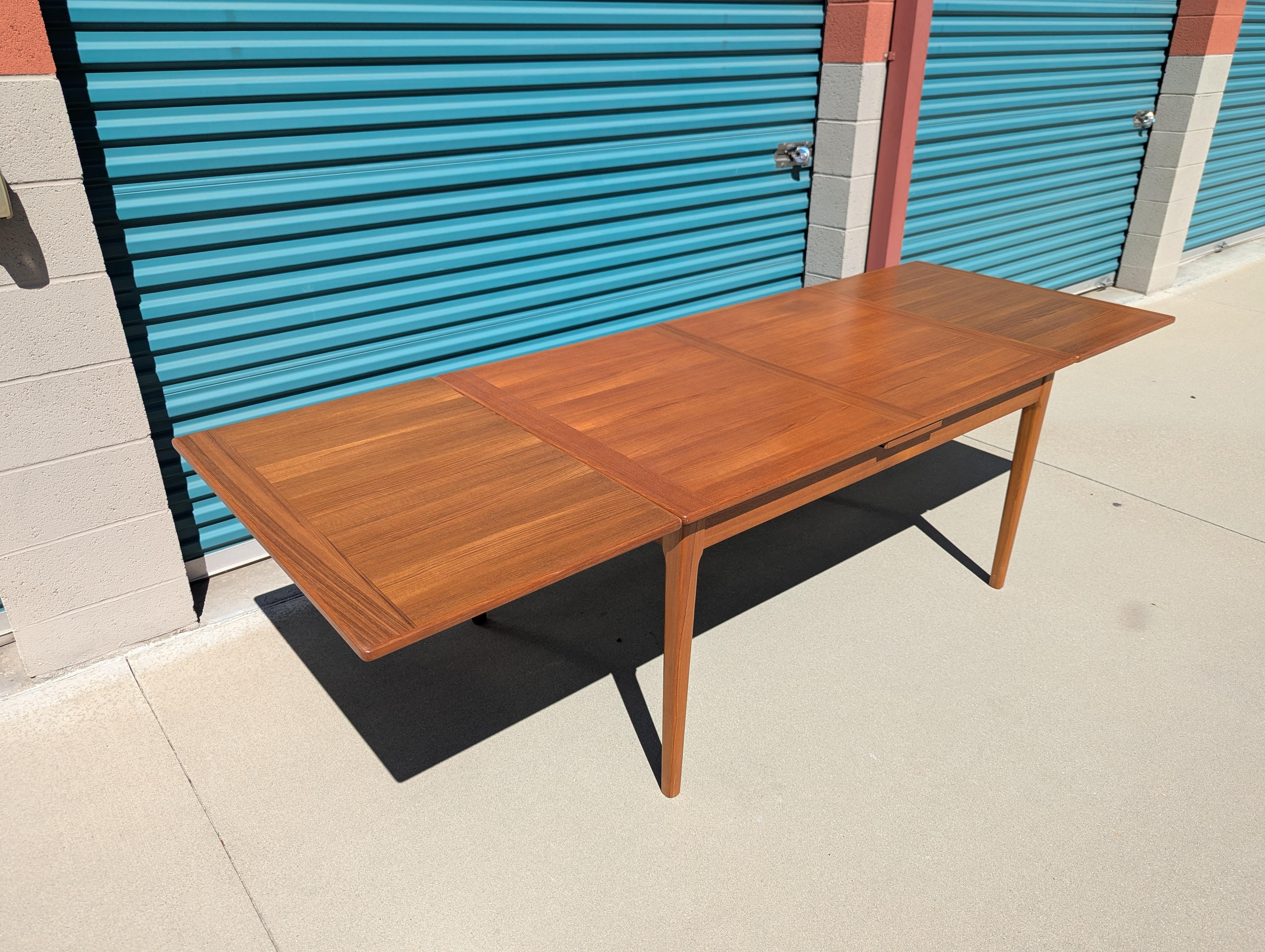 Dänischer ausziehbarer Esstisch aus Teakholz von Dyrlund, Mid-Century Modern, ca. 1960er Jahre 1