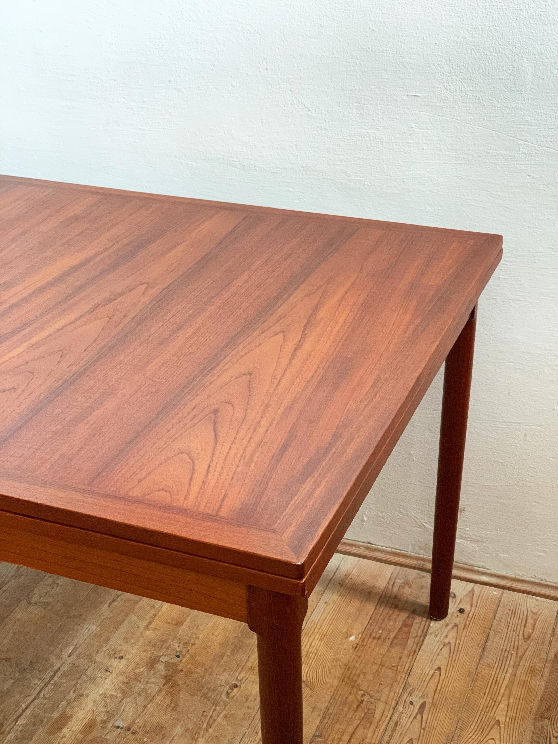 Danish Mid-Century Modern Extendable Teak Dining Table, 1950s For Sale 4