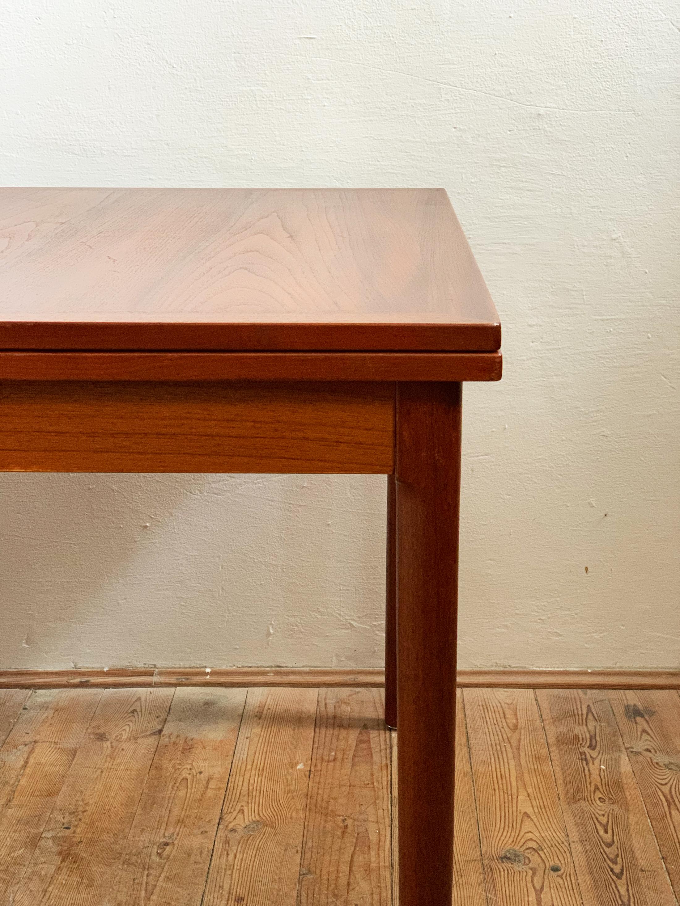 Danish Mid-Century Modern Extendable Teak Dining Table, 1950s For Sale 5