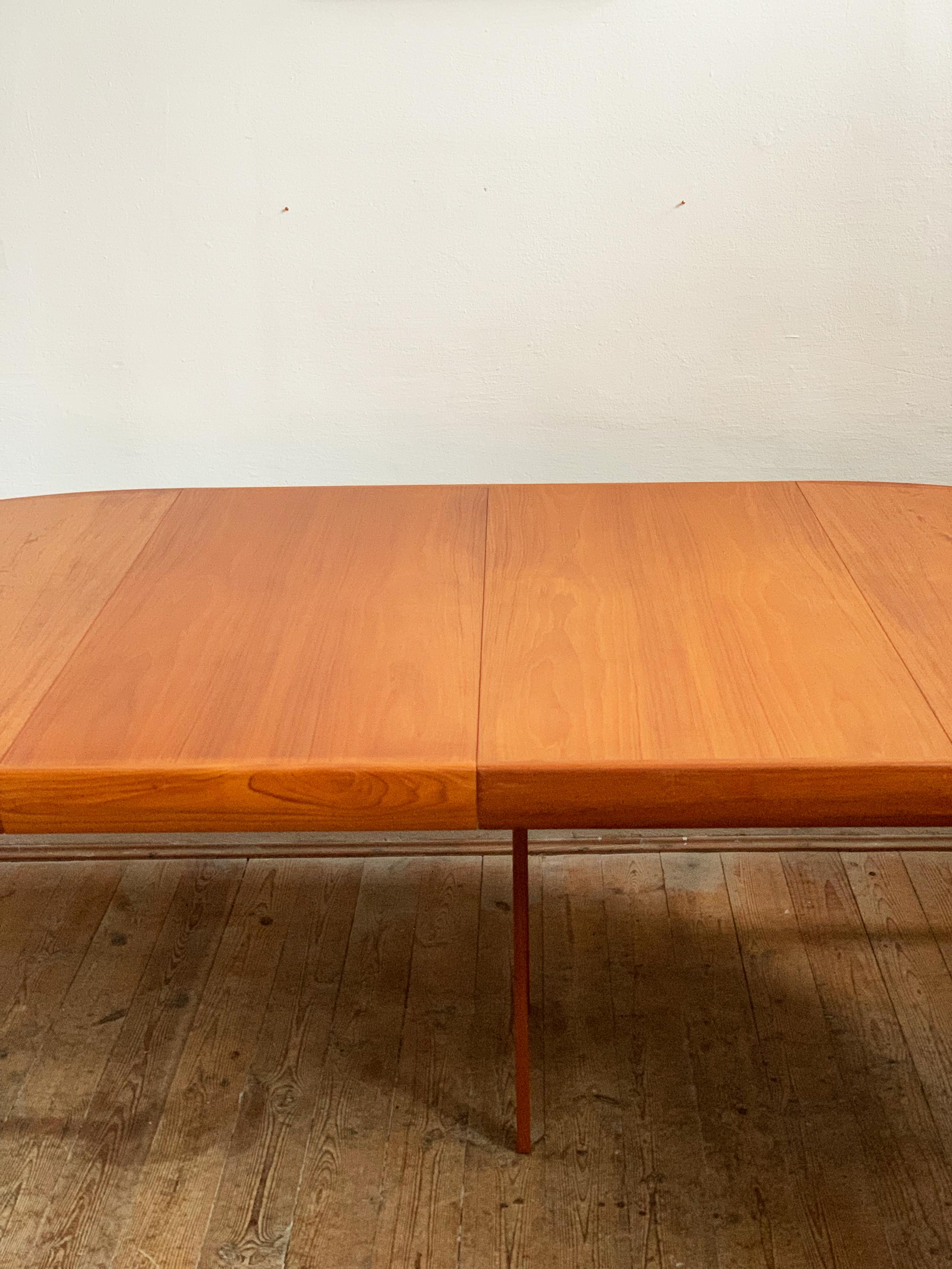 Danish Mid-Century Modern Extendable Teak Dining Table by Ib Kofod-Larsen, 1960s For Sale 11