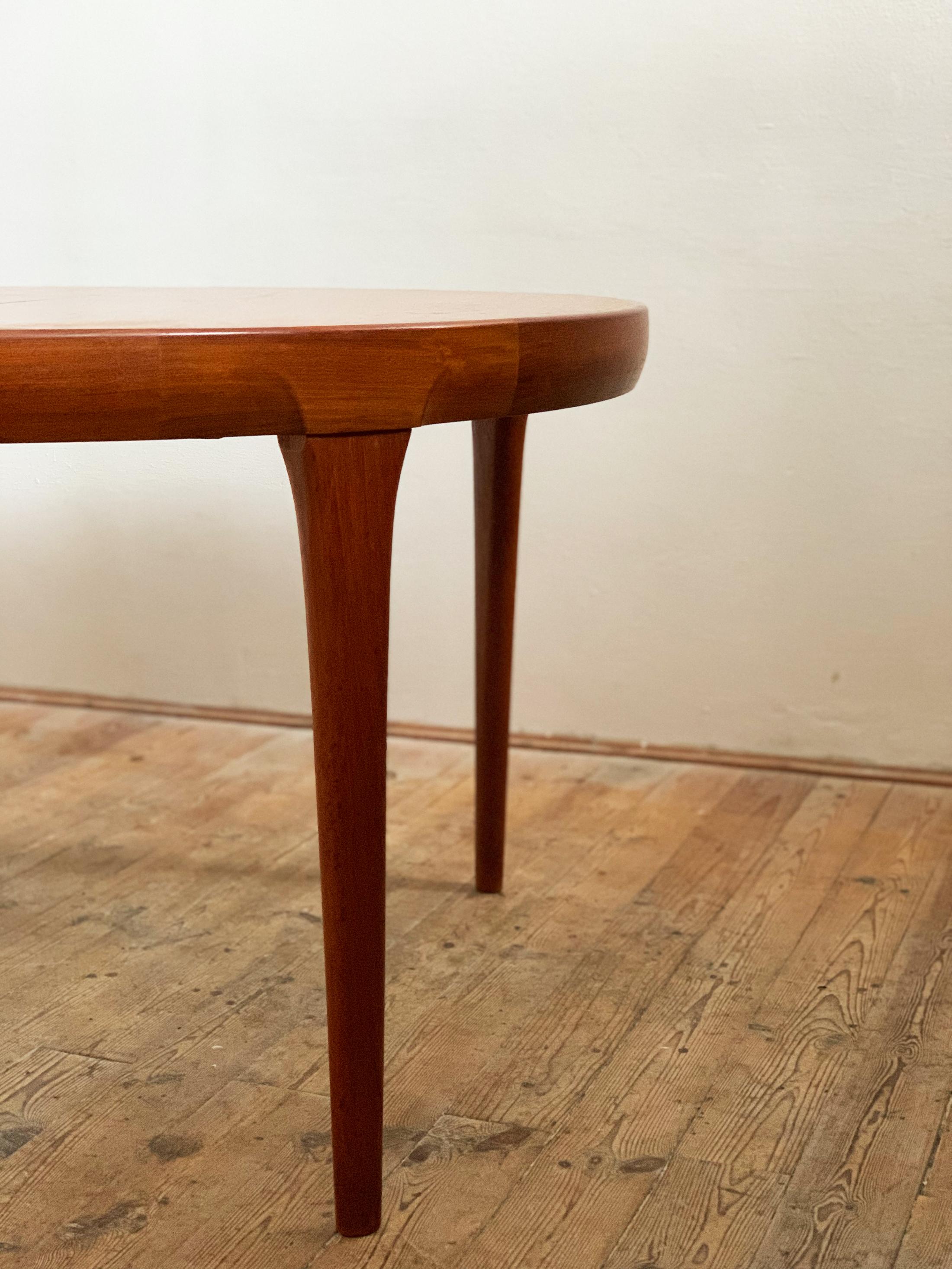 Danish Mid-Century Modern Extendable Teak Dining Table by Ib Kofod-Larsen, 1960s For Sale 3
