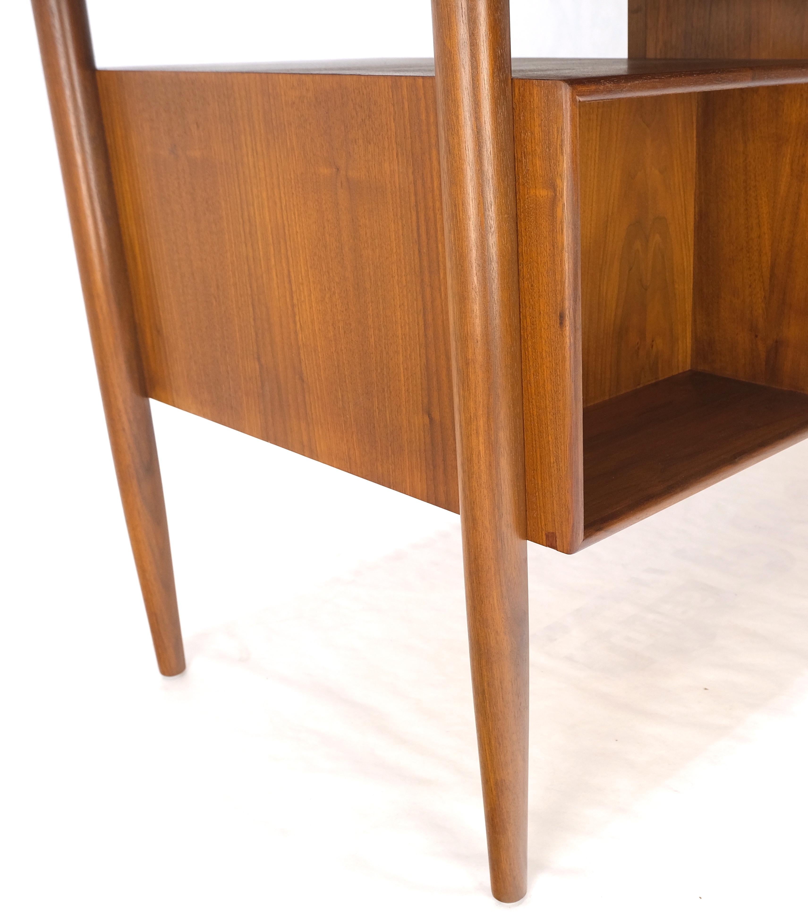 Bureau flottant danois en teck moderne du milieu du siècle, bibliothèque, classeur, tiroir, clé Mint ! 8