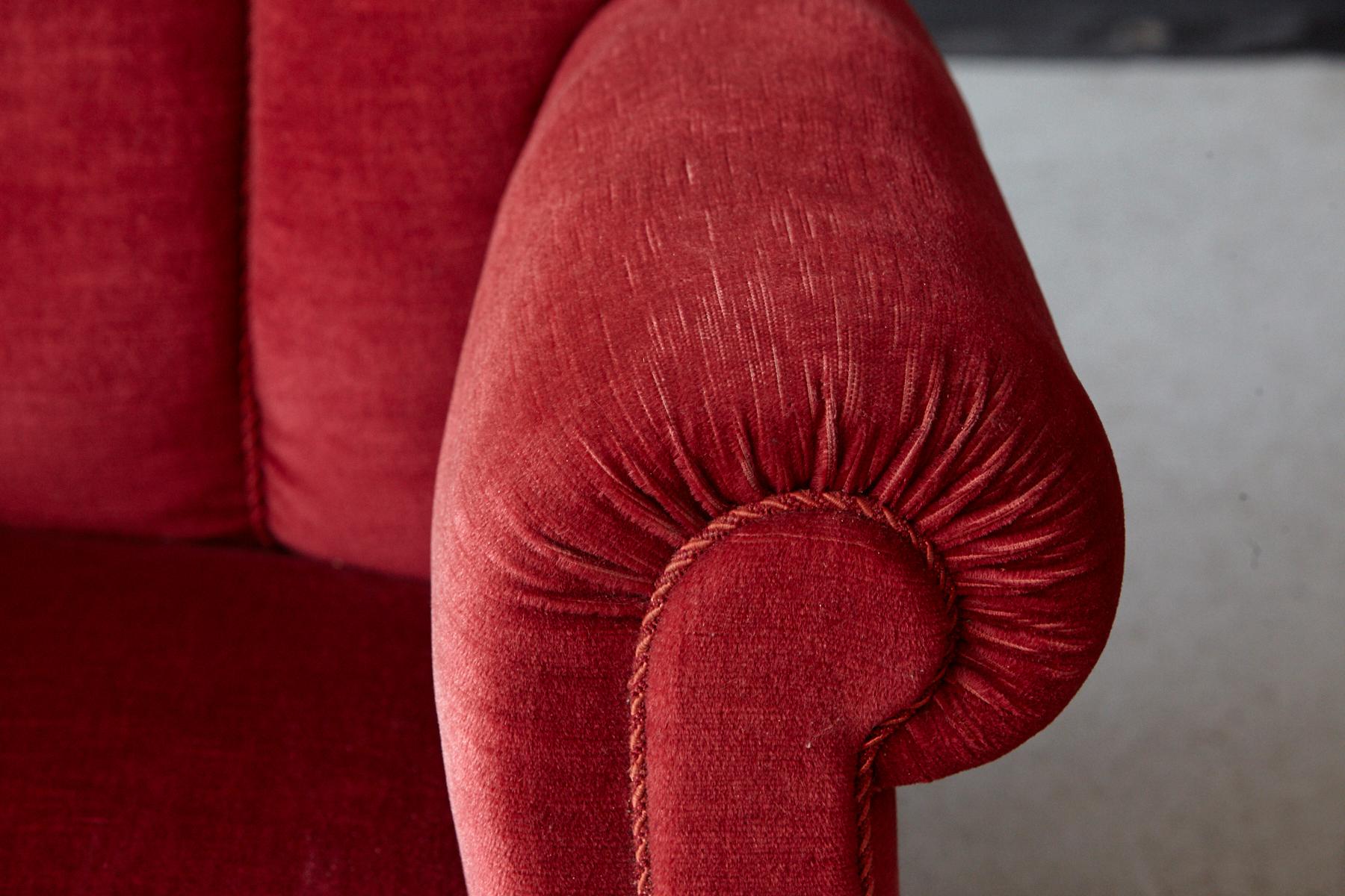 Danish Midcentury Modern Fritz Hansen Model 1518 Large Club Chair in Red Velvet 1
