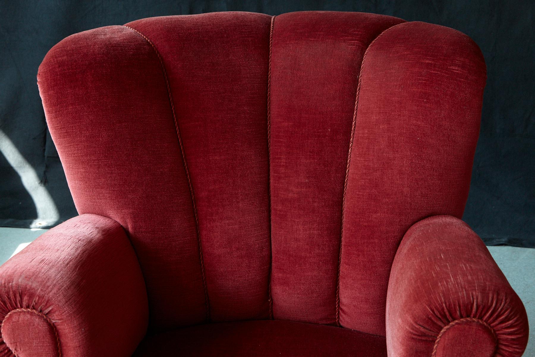 Danish Midcentury Modern Fritz Hansen Model 1518 Large Club Chair in Red Velvet 2