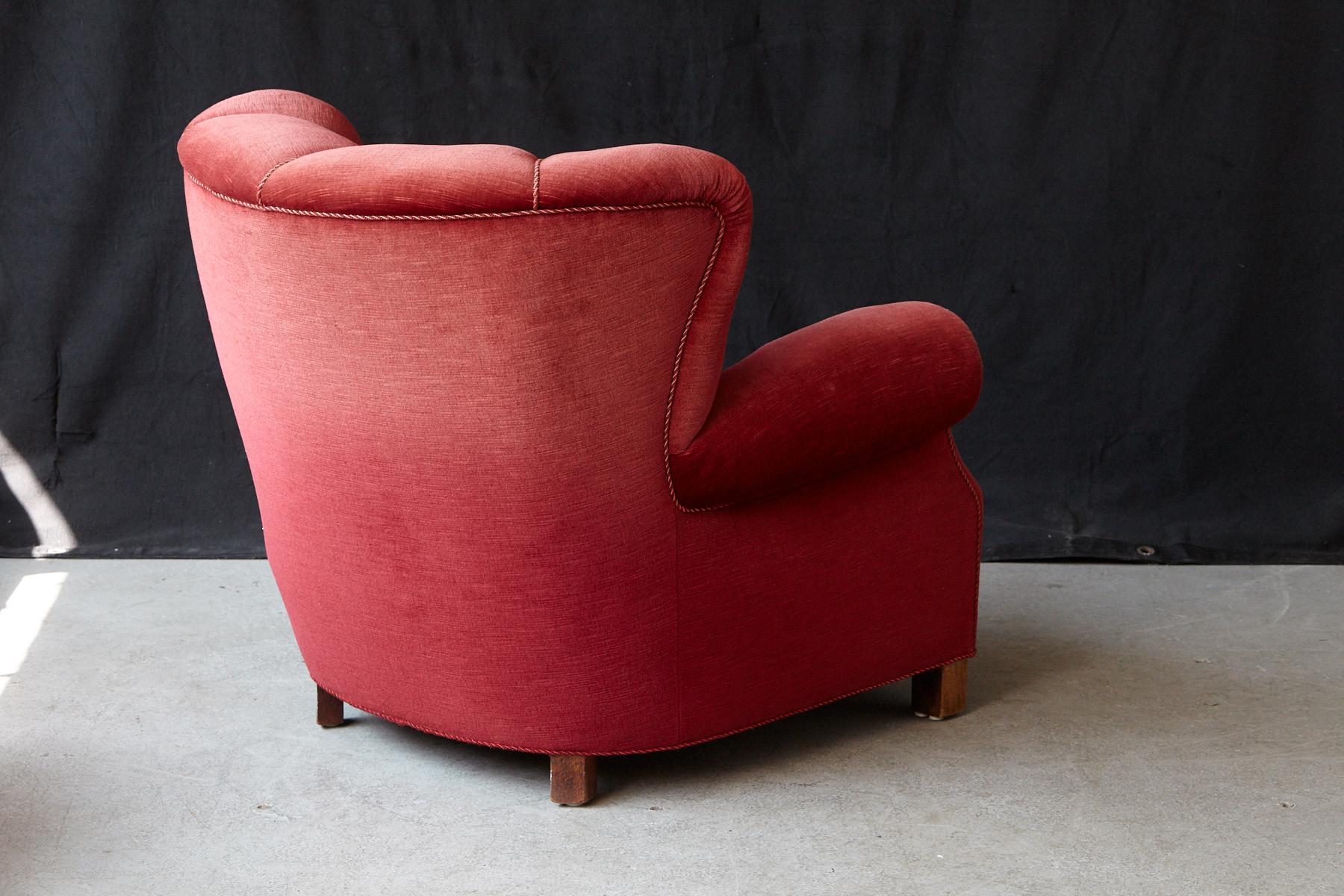 Mid-Century Modern Danish Midcentury Modern Fritz Hansen Model 1518 Large Club Chair in Red Velvet