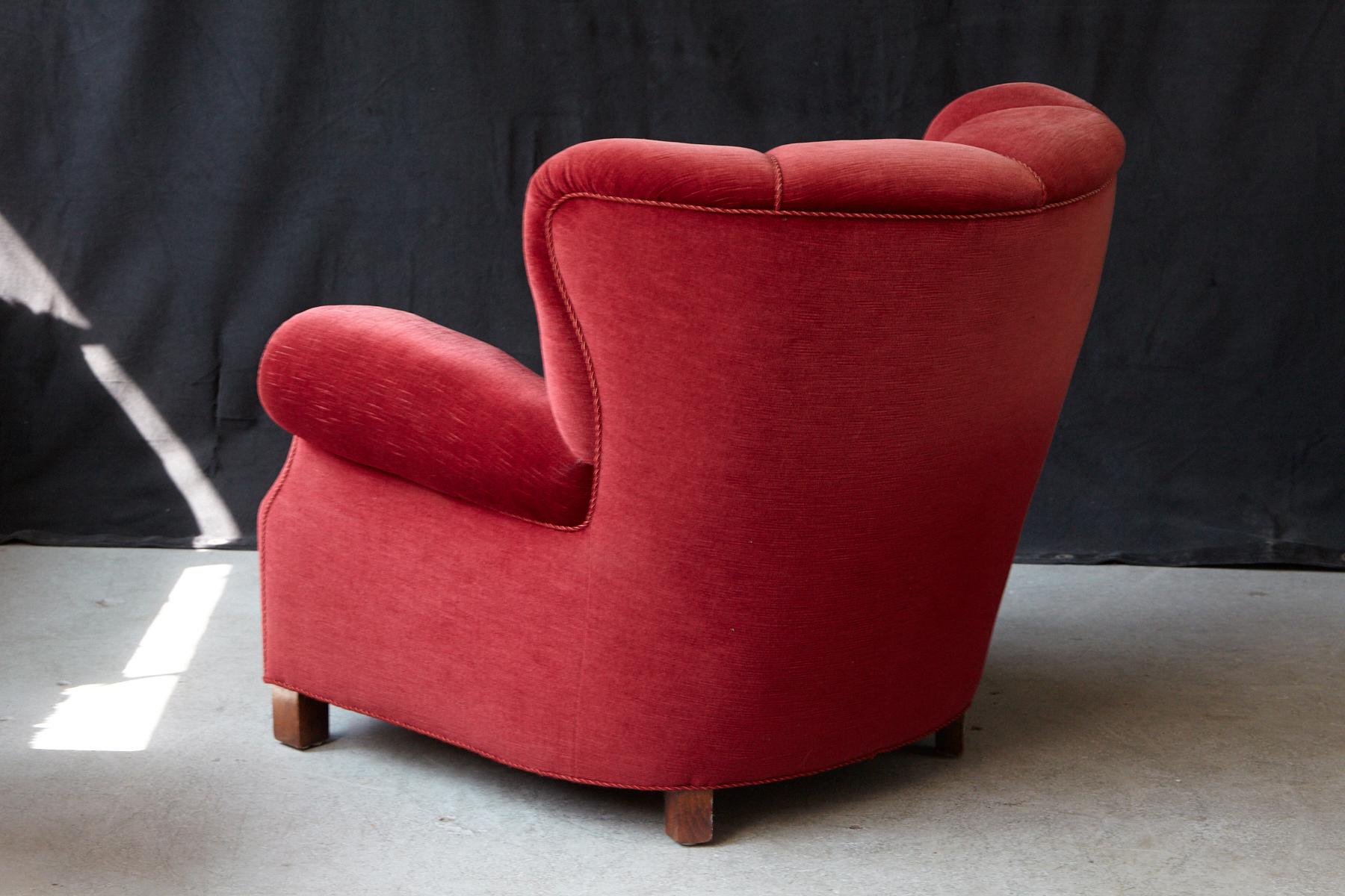 Danish Midcentury Modern Fritz Hansen Model 1518 Large Club Chair in Red Velvet In Good Condition In Pau, FR