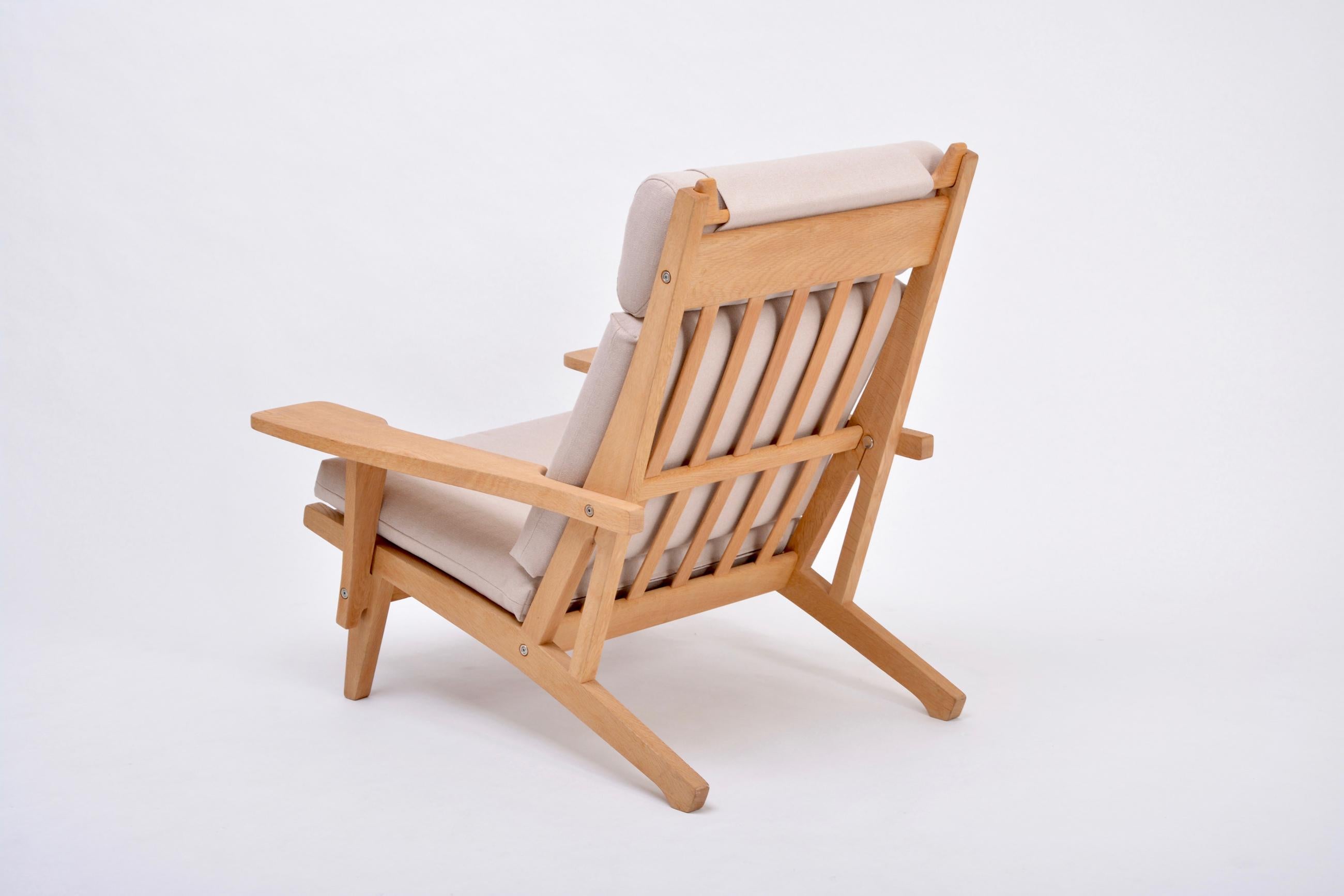 Gepolsterter GE 375 Easy Chair von Hans J. Wegner für GETAMA, Mid-Century Modern, gepolstert (Moderne der Mitte des Jahrhunderts) im Angebot