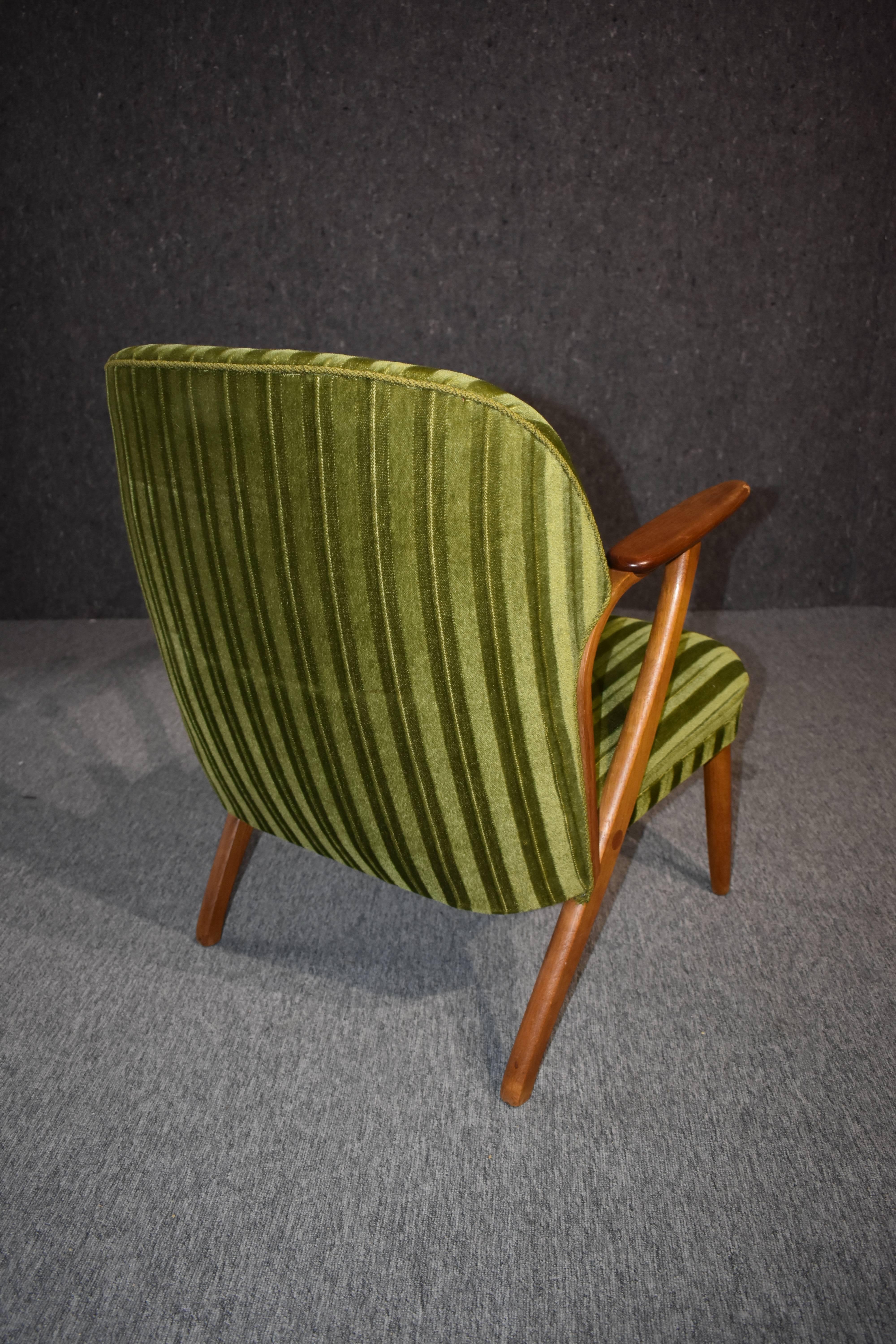 Danish Mid-Century Modern Green Teak Lounge Chair, 1960s In Good Condition For Sale In Odense, DK