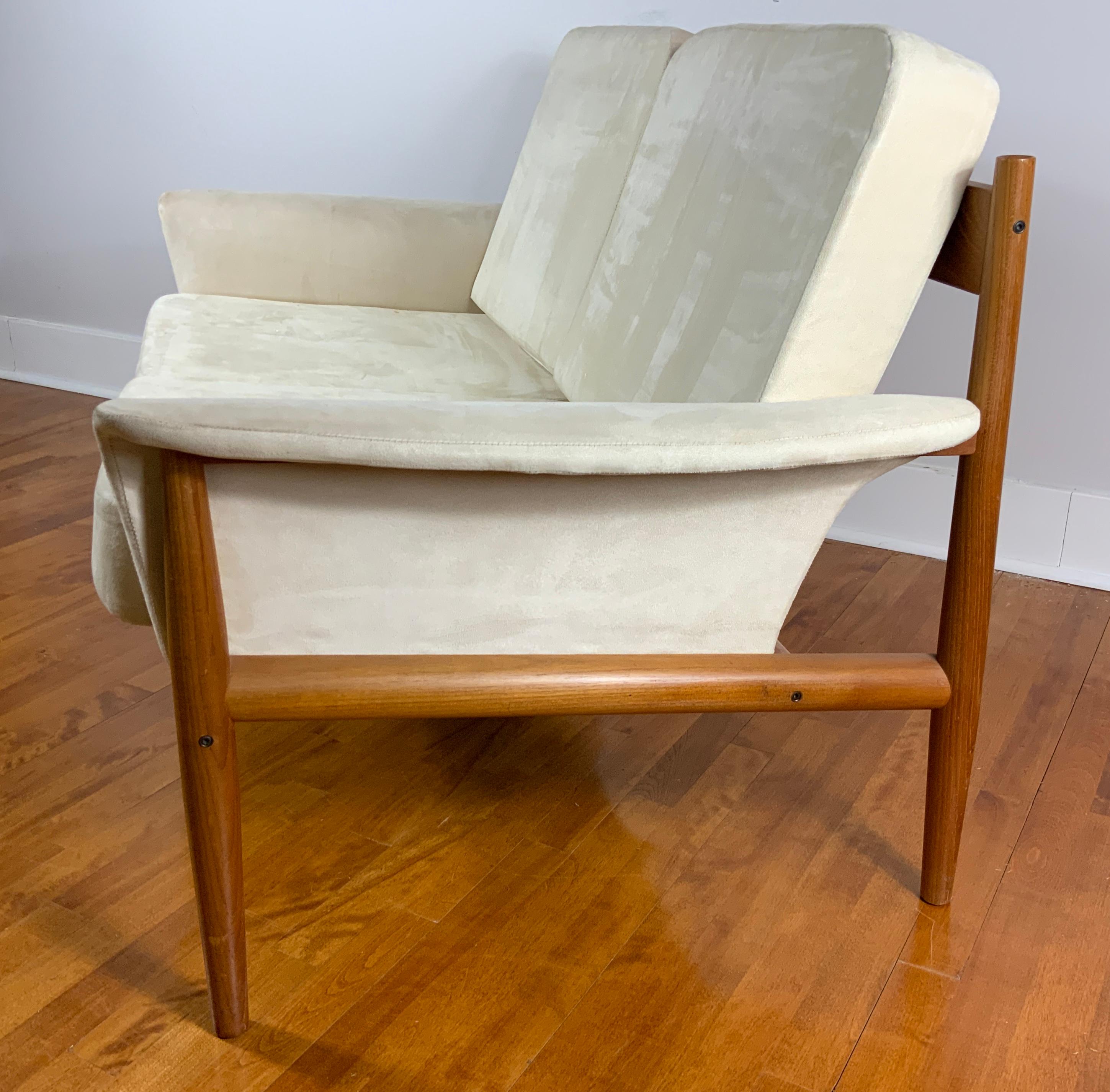 Mid-Century Modern Danish MId-Century Modern Grete Jalk Settee for France and Son, ca. 1960’s For Sale