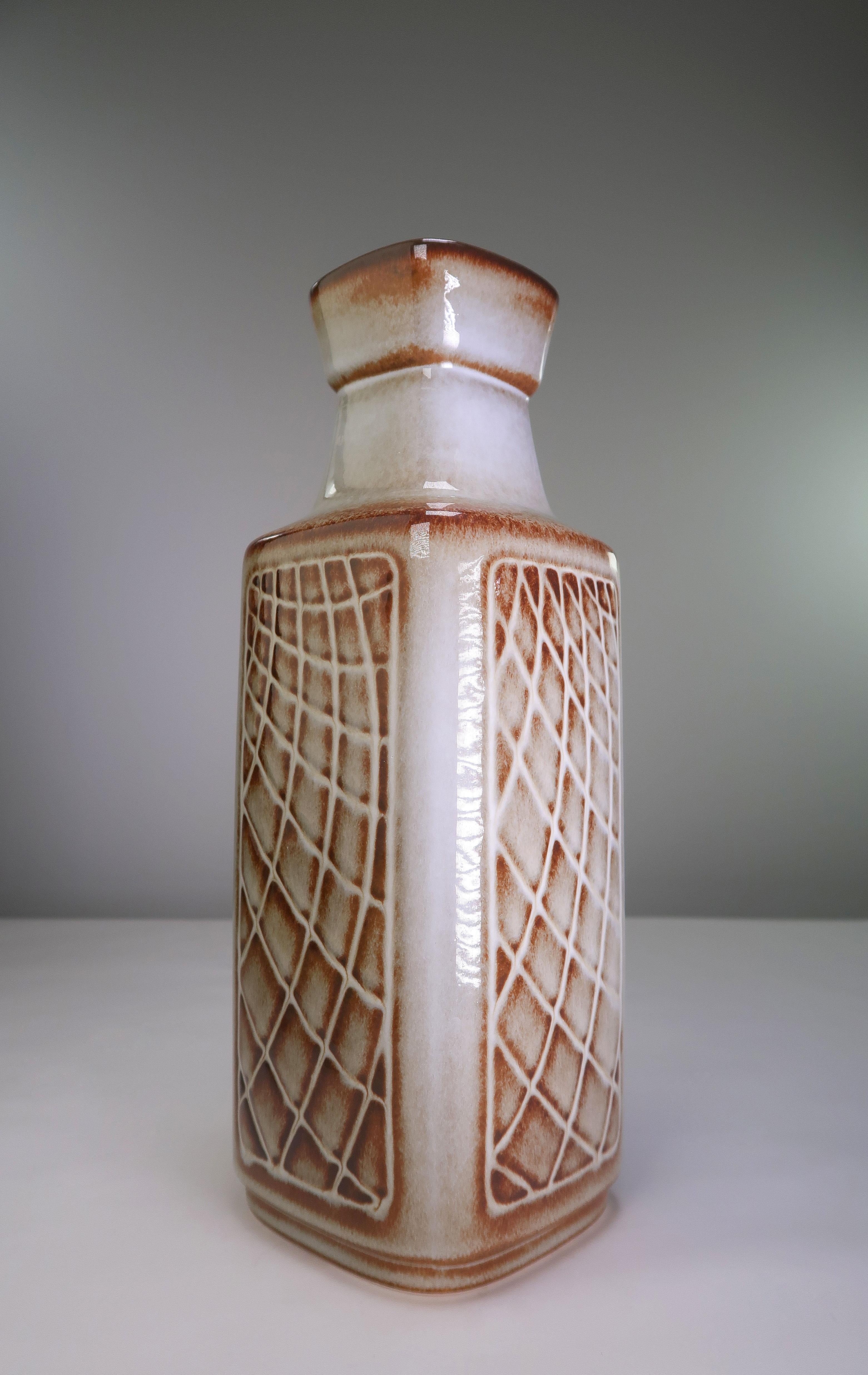 Mid-Century Modern Vase danois en céramique gris brun Johansen Graphic des années 1960 pour Søholm en vente