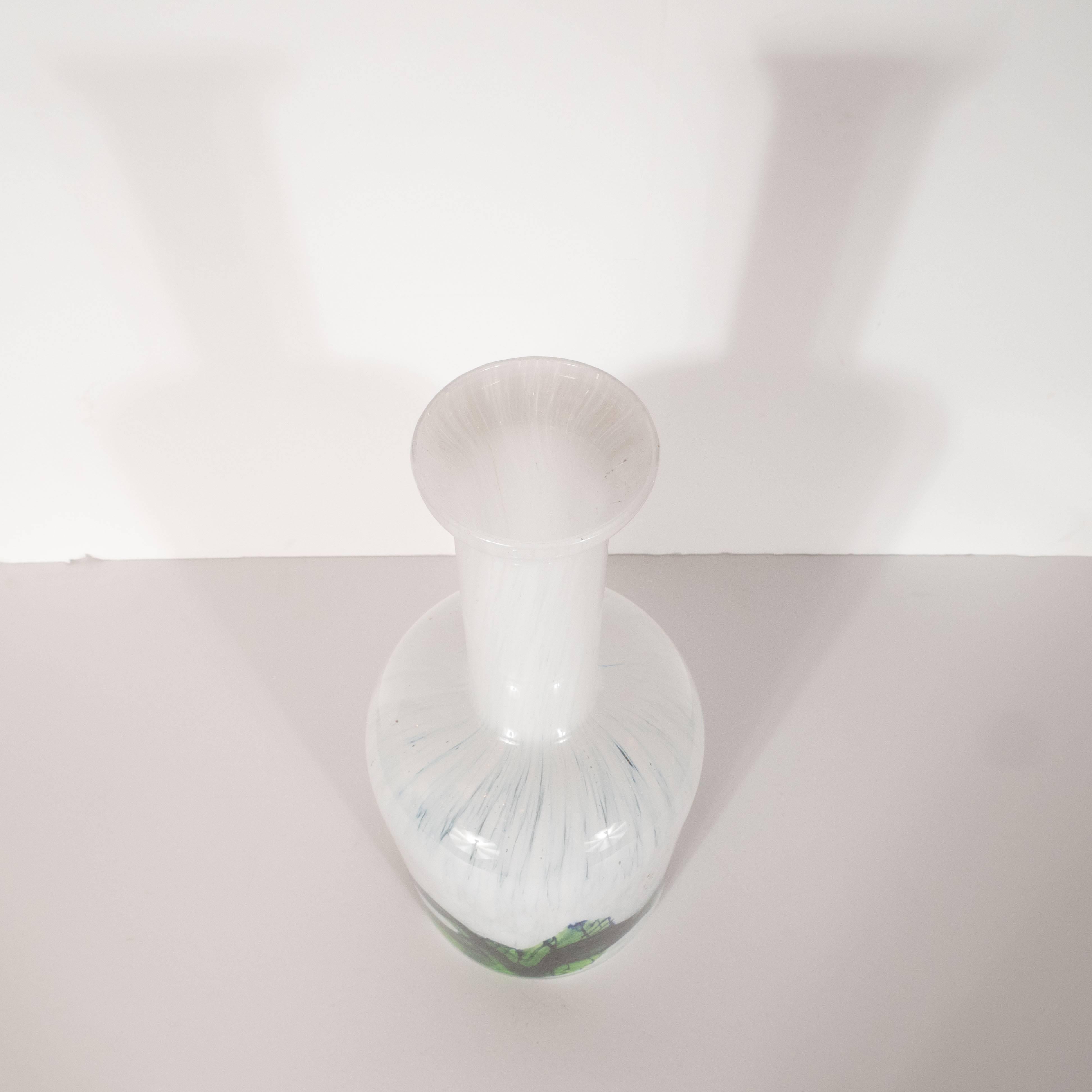 Vase danois en verre soufflé à la bouche, de style moderne du milieu du siècle dernier, par Otto Brauer pour Holmegaard Excellent état - En vente à New York, NY