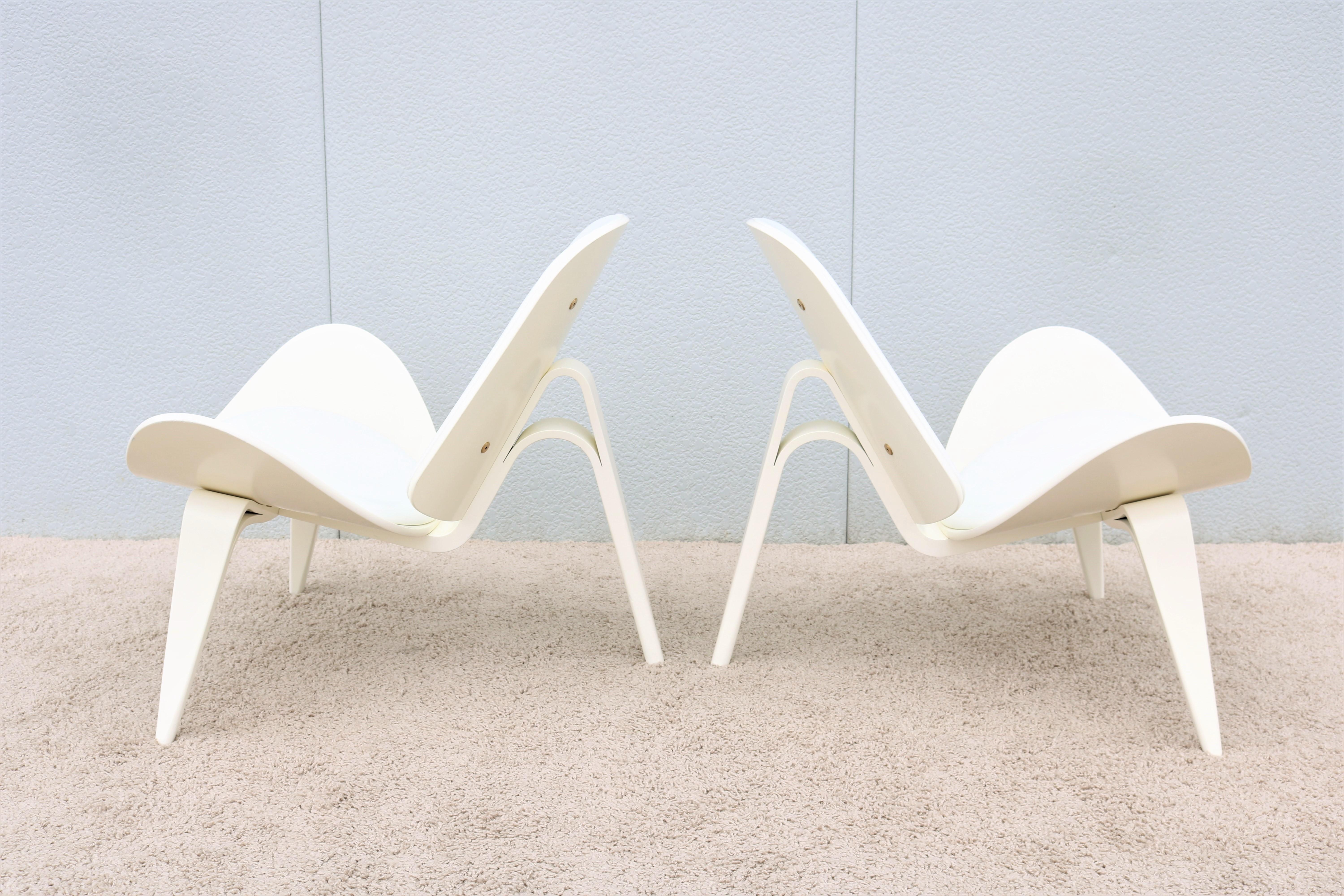 Paire de chaises coquillage CH07 de Hans J. Wegner pour Carl Hansen, de style danois moderne du milieu du siècle dernier en vente 3