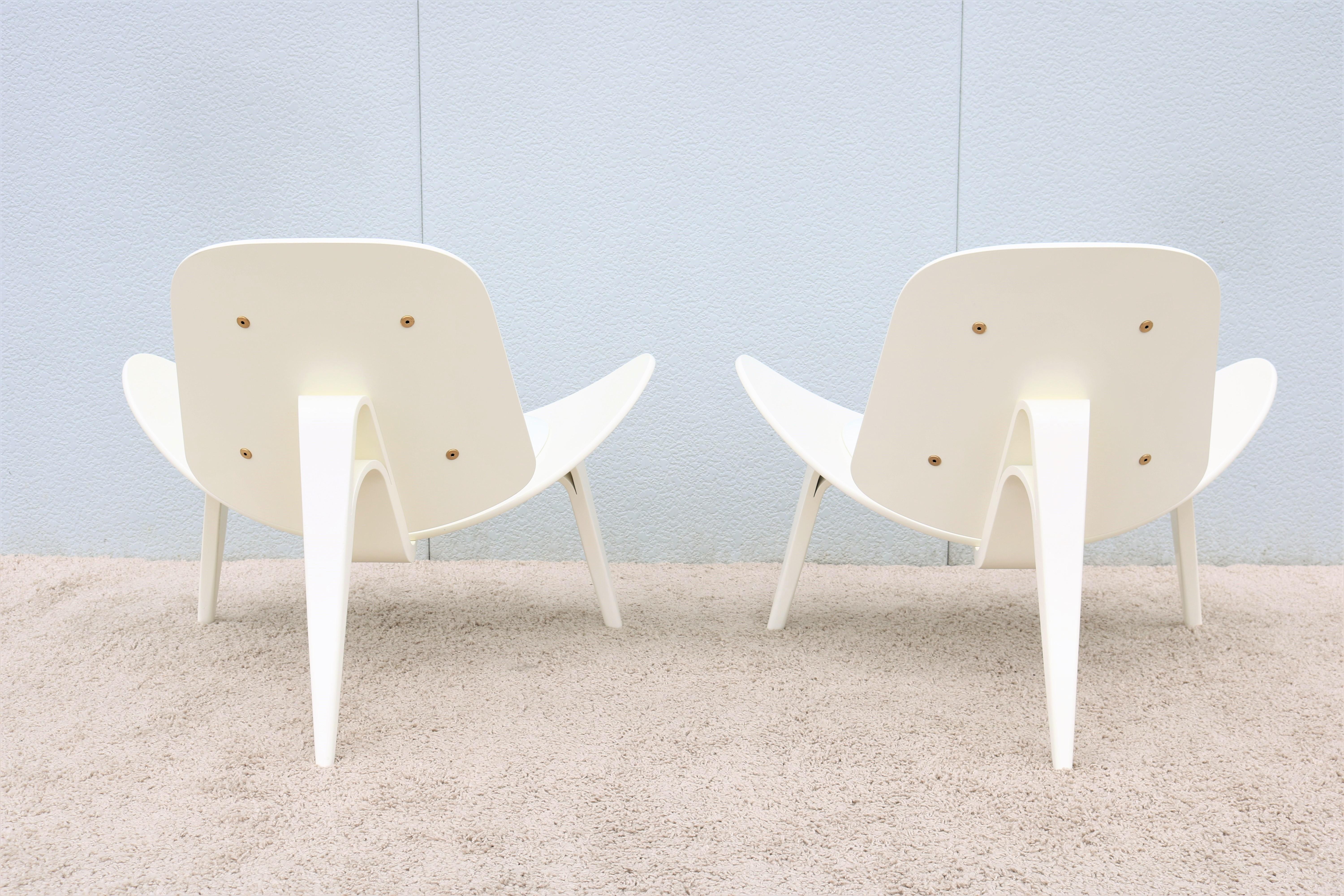 Paire de chaises coquillage CH07 de Hans J. Wegner pour Carl Hansen, de style danois moderne du milieu du siècle dernier en vente 5