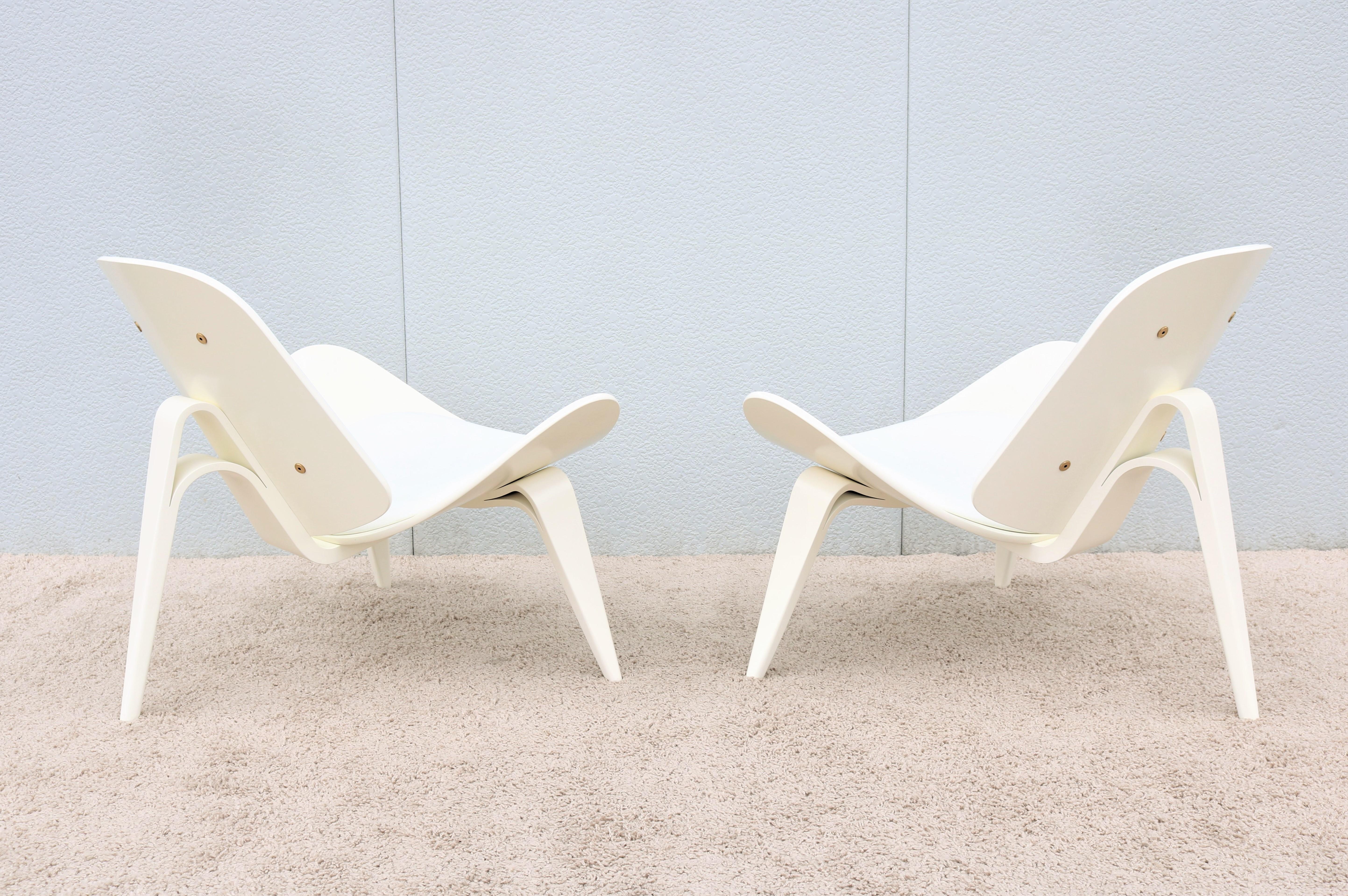Paire de chaises coquillage CH07 de Hans J. Wegner pour Carl Hansen, de style danois moderne du milieu du siècle dernier en vente 6