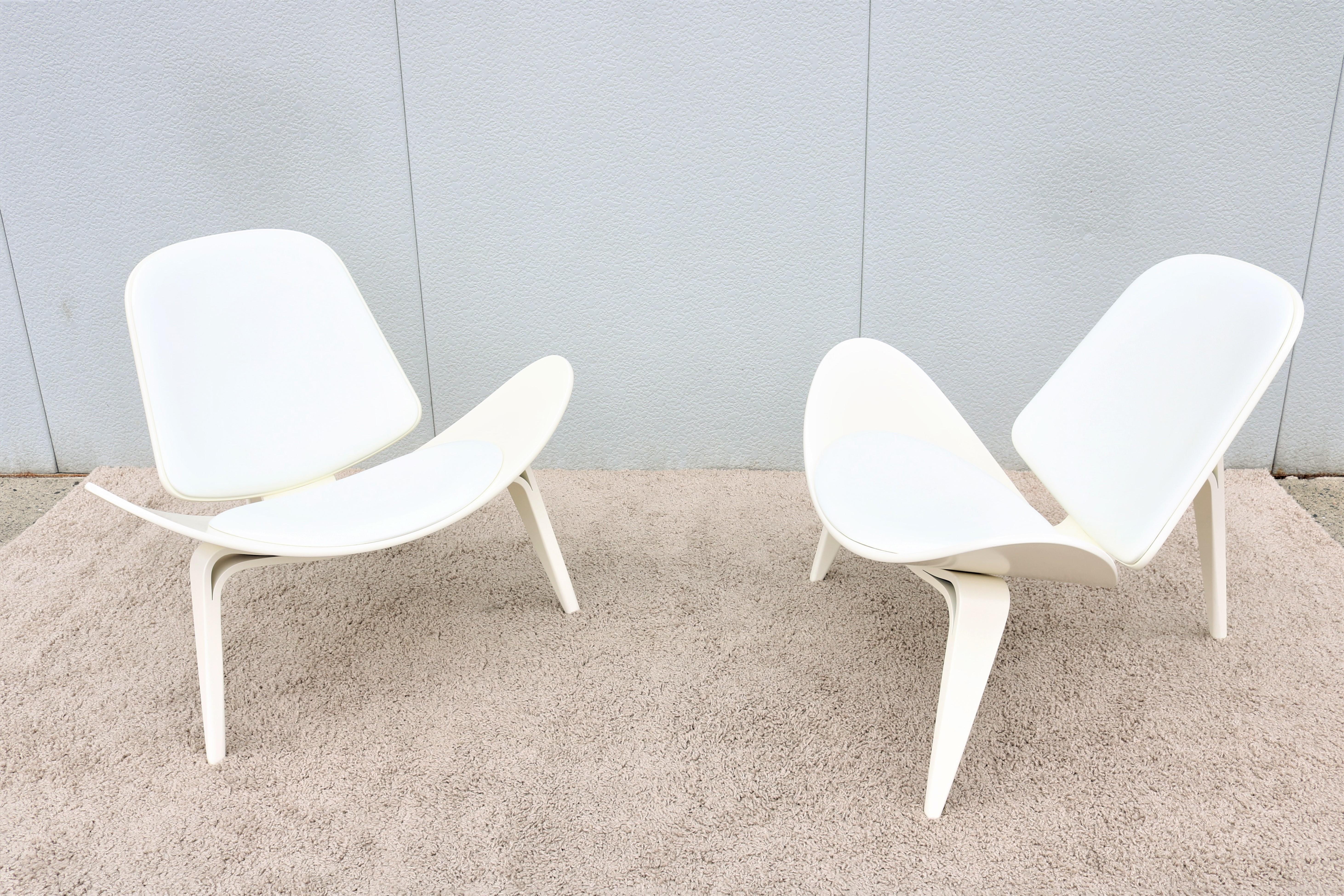 Lacquered Danish Mid-Century Modern Hans J. Wegner for Carl Hansen CH07 Shell Chair a Pair For Sale