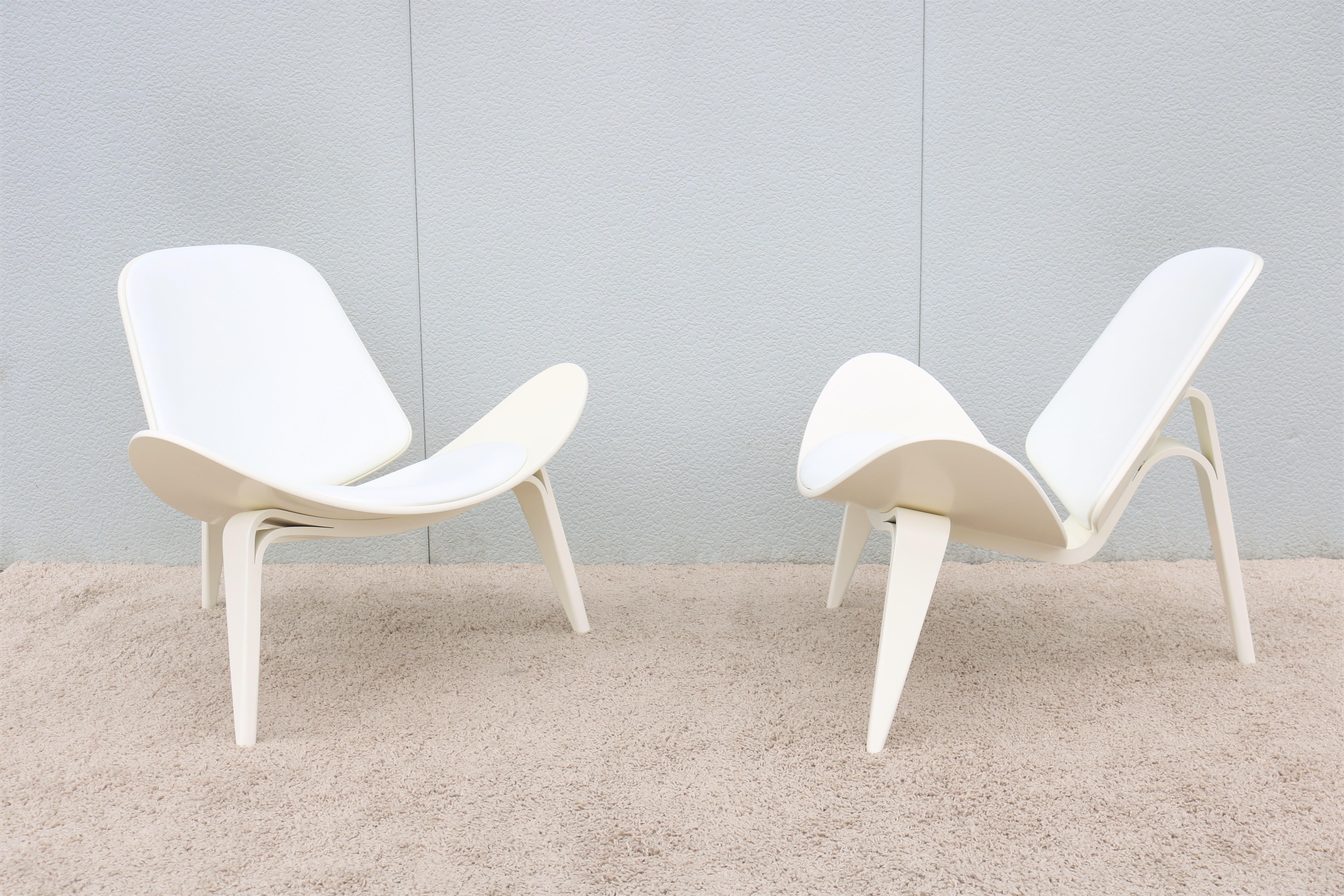 Contemporary Danish Mid-Century Modern Hans J. Wegner for Carl Hansen CH07 Shell Chair a Pair For Sale