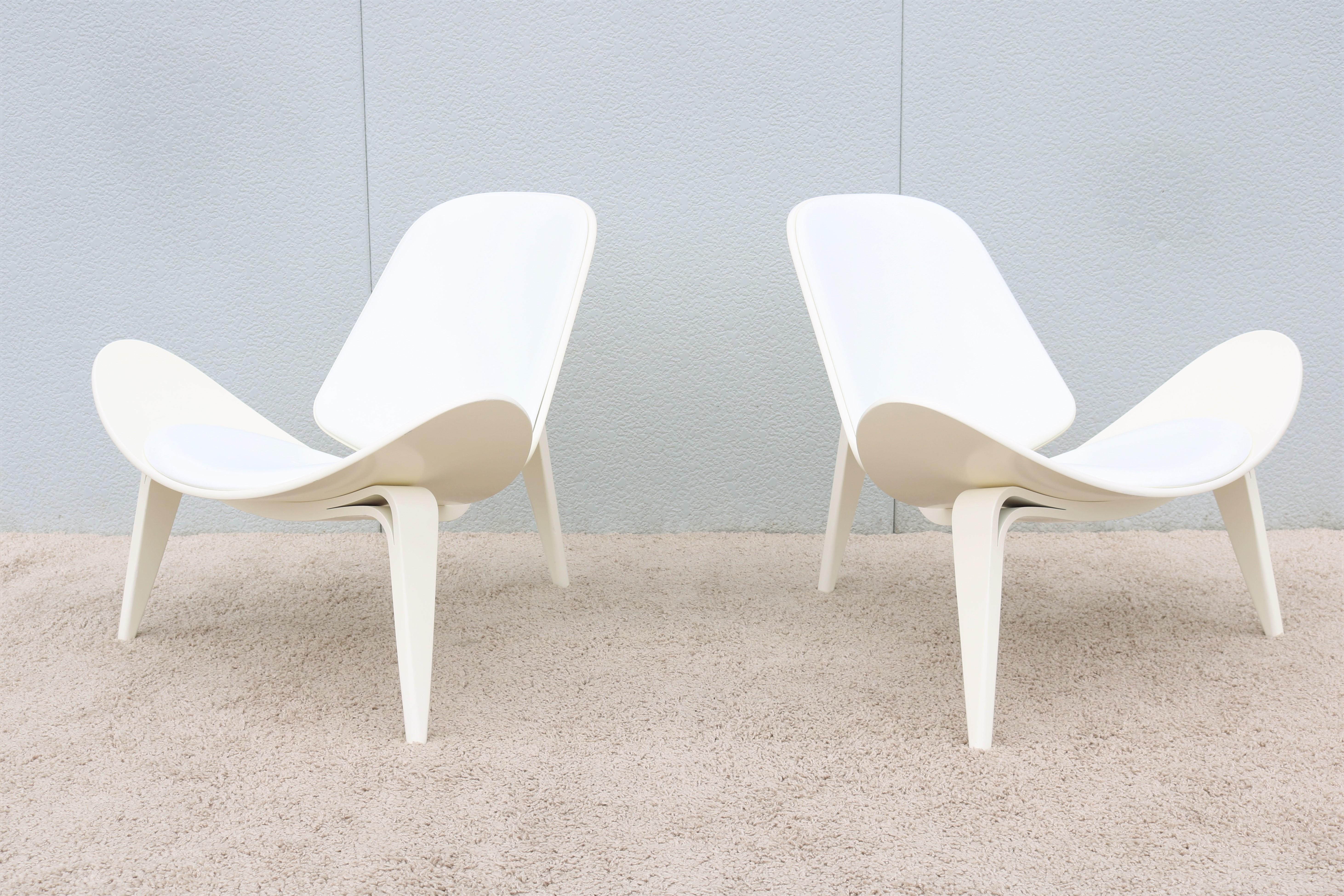 Leather Danish Mid-Century Modern Hans J. Wegner for Carl Hansen CH07 Shell Chair a Pair For Sale