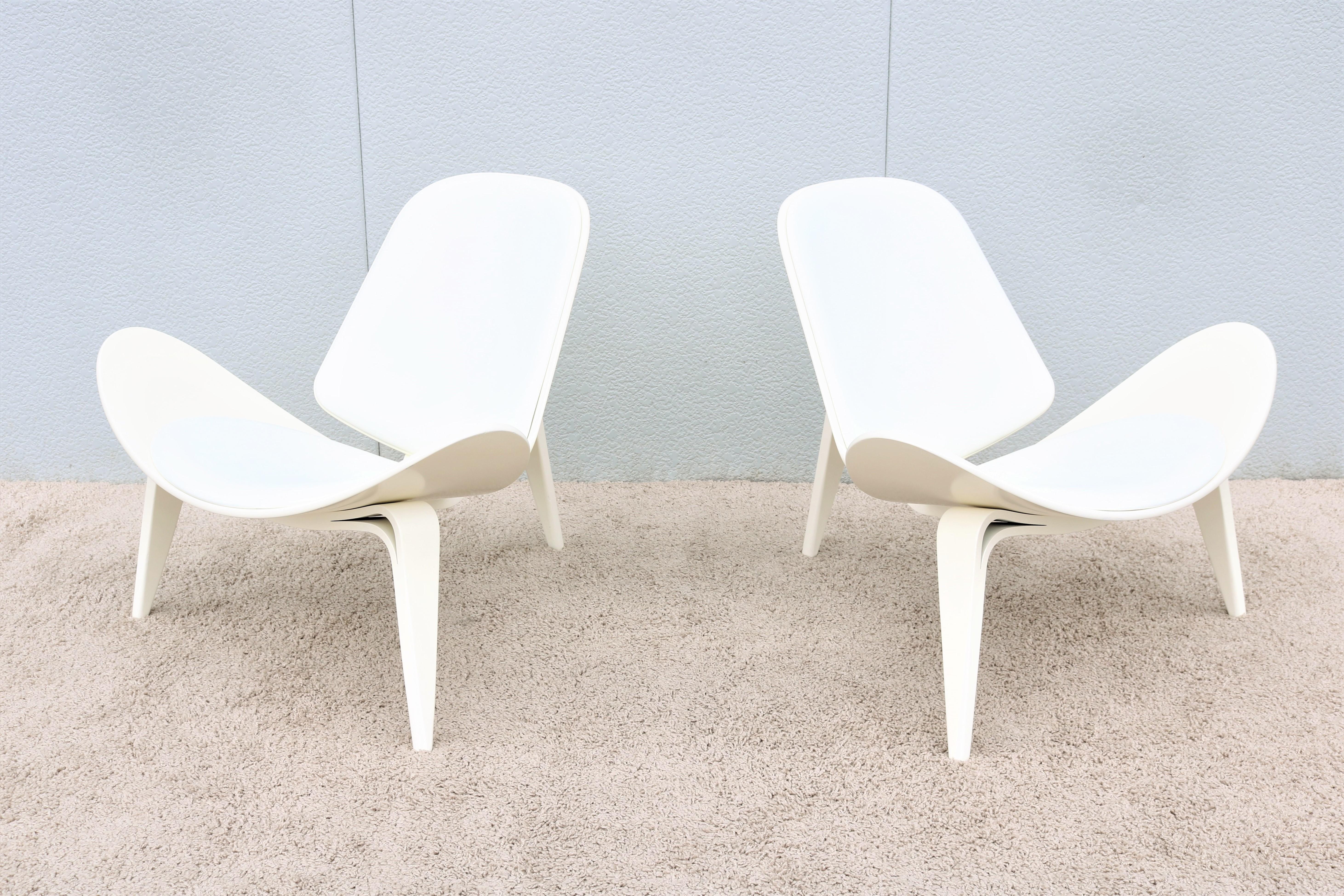 XXIe siècle et contemporain Paire de chaises coquillage CH07 de Hans J. Wegner pour Carl Hansen, de style danois moderne du milieu du siècle dernier en vente