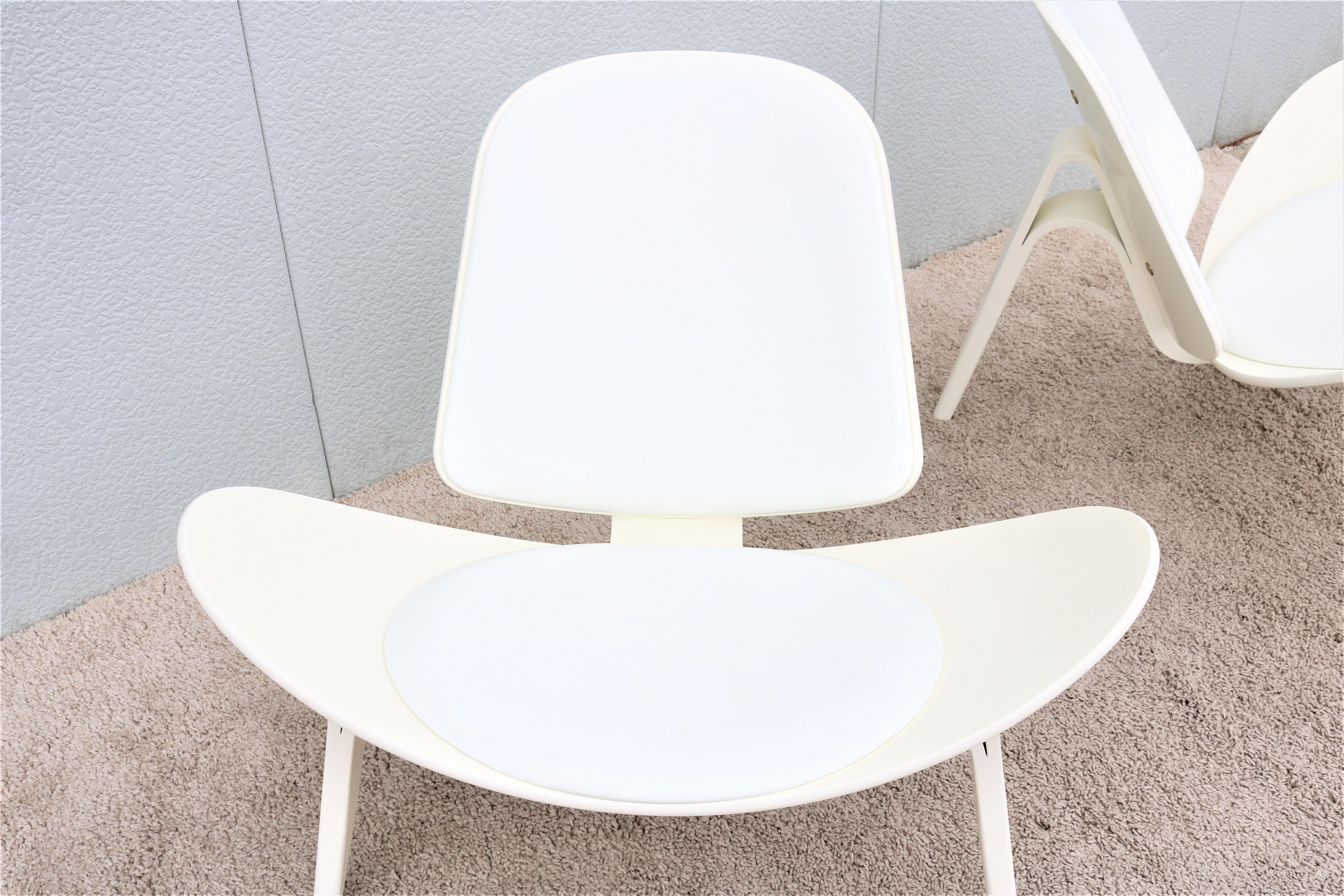 Danish Mid-Century Modern Hans J. Wegner for Carl Hansen CH07 Shell Chair a Pair For Sale 3