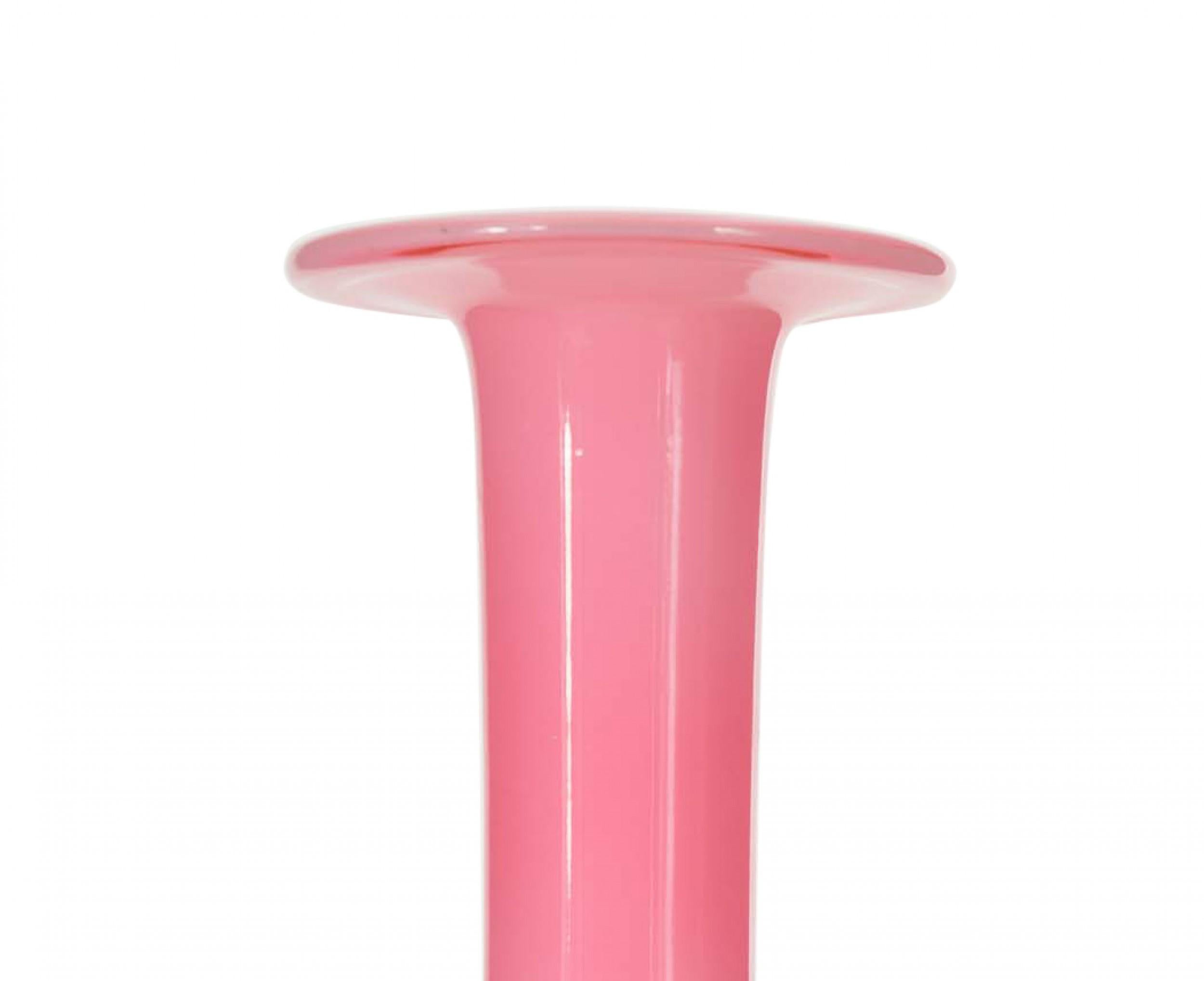 Fatto a mano Vaso di vetro rosa Holmegaard danese della metà del secolo scorso in vendita