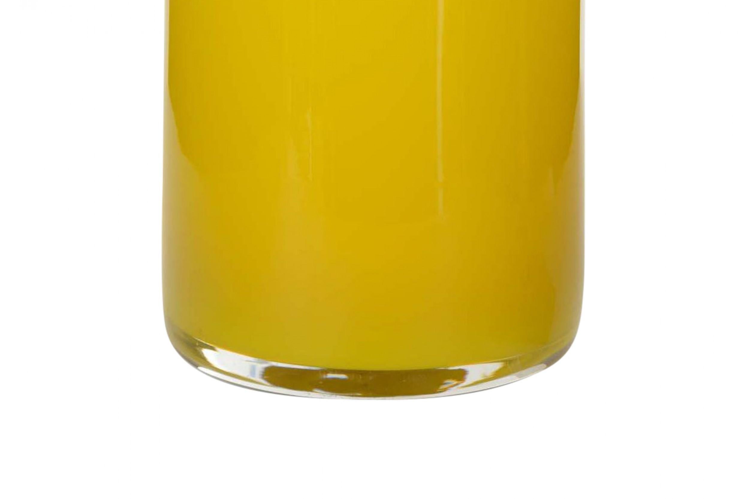 Fatto a mano Vaso di vetro giallo Holmegaard danese della metà del secolo scorso in vendita