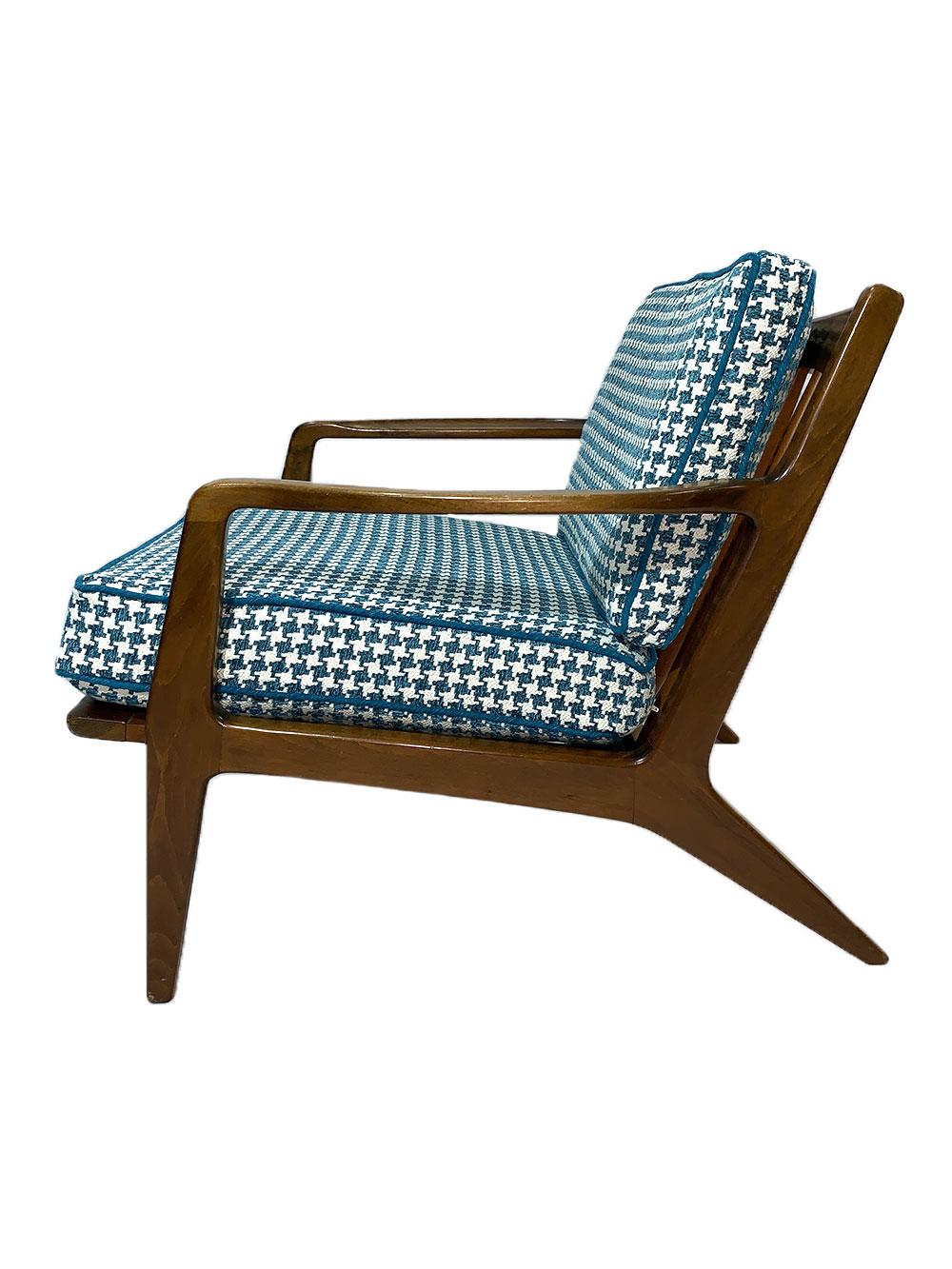 Danish Mid-Century Modern Ib Kofod Larsen Walnut Lounge Chair & Ottoman In Good Condition For Sale In San Antonio, TX