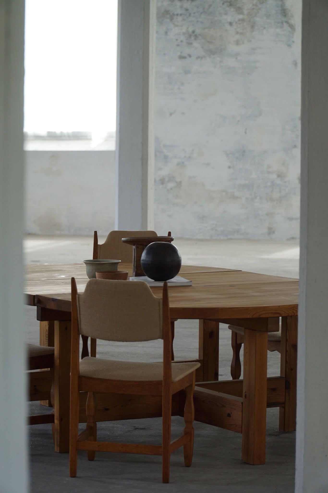 Grande table de salle à manger danoise moderne du milieu du siècle en pin, Tage Poulsen, 1970 Bon état - En vente à Odense, DK