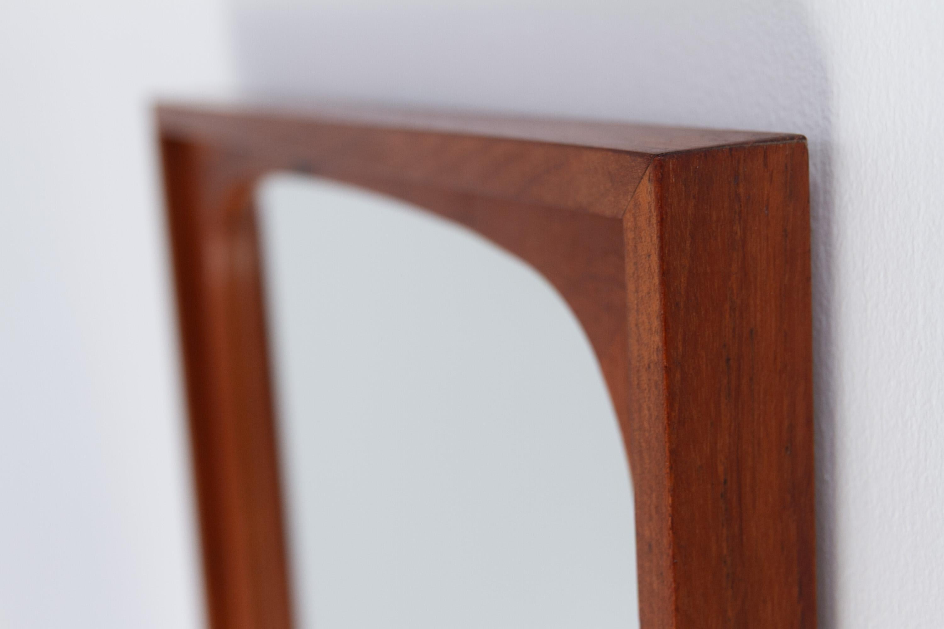 Grande specchio danese in teak della metà del secolo scorso, anni '60. in vendita 12