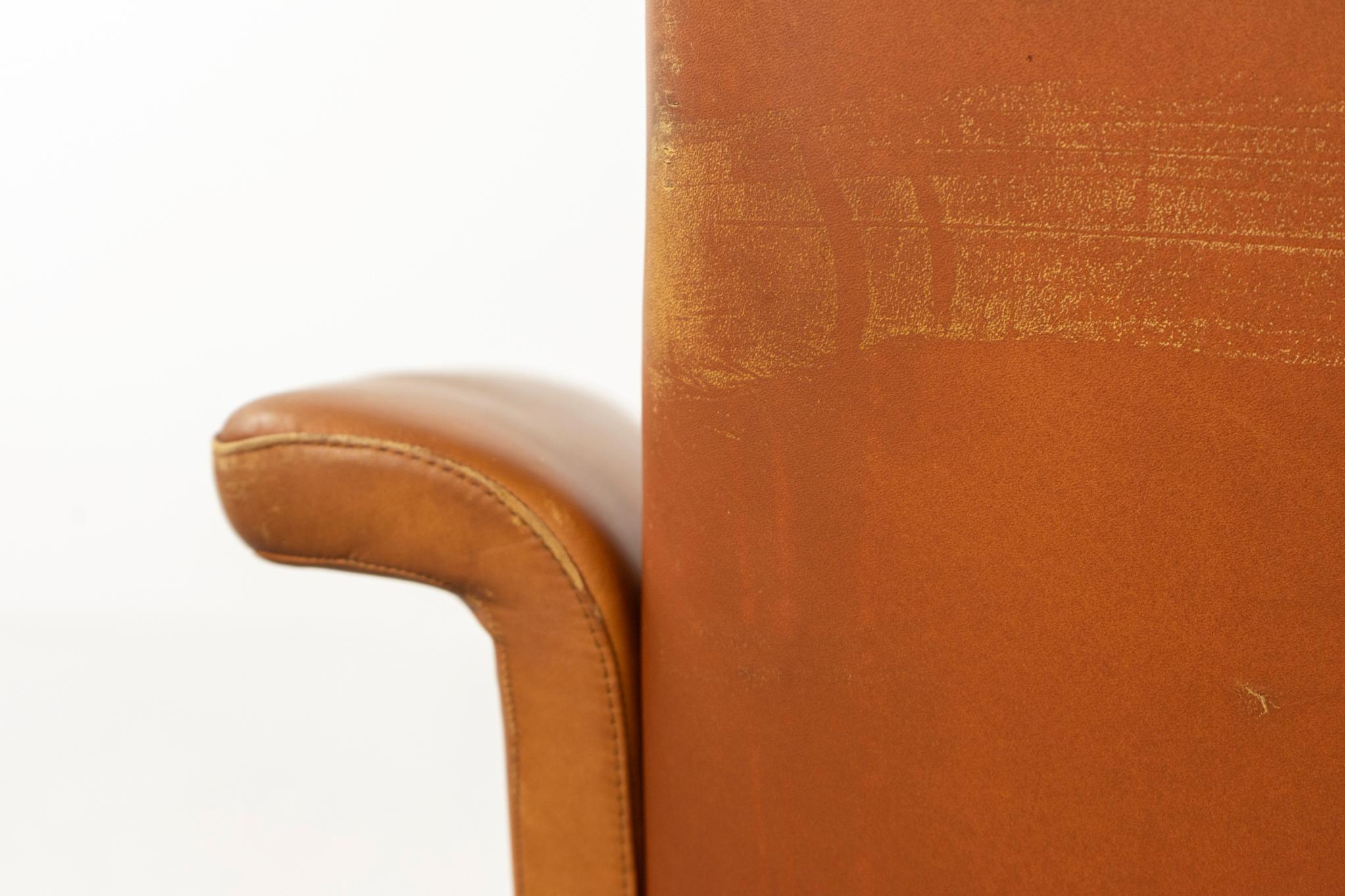 Chaise pivotante danoise en cuir et métal de style moderne du milieu du siècle en vente 4