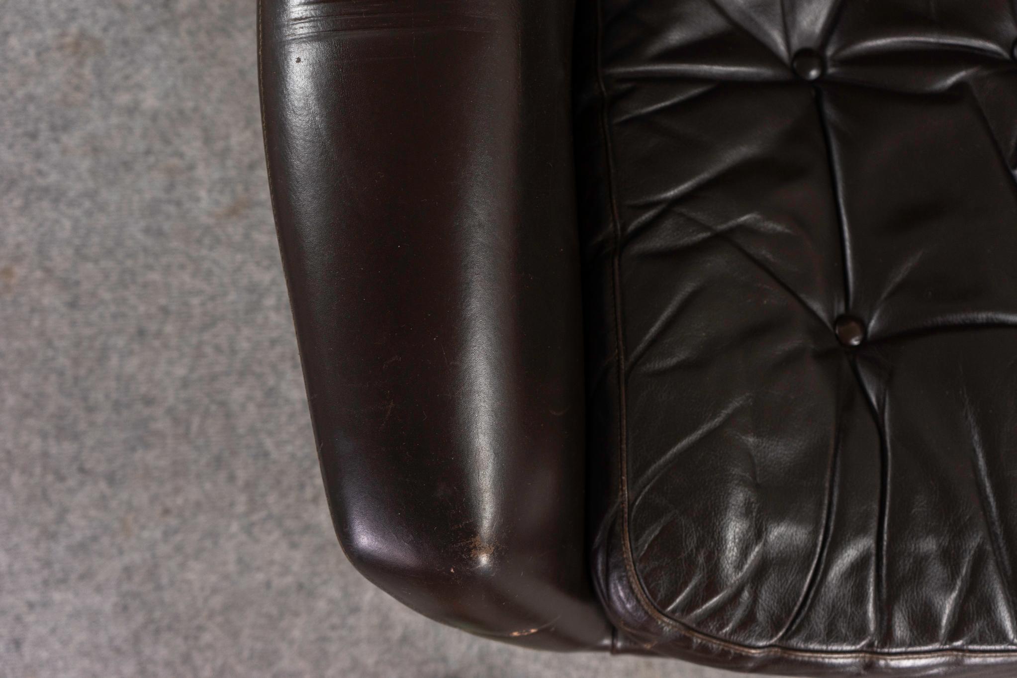 Danish Mid-Century Modern Leather Swivel Chair In Good Condition In VANCOUVER, CA