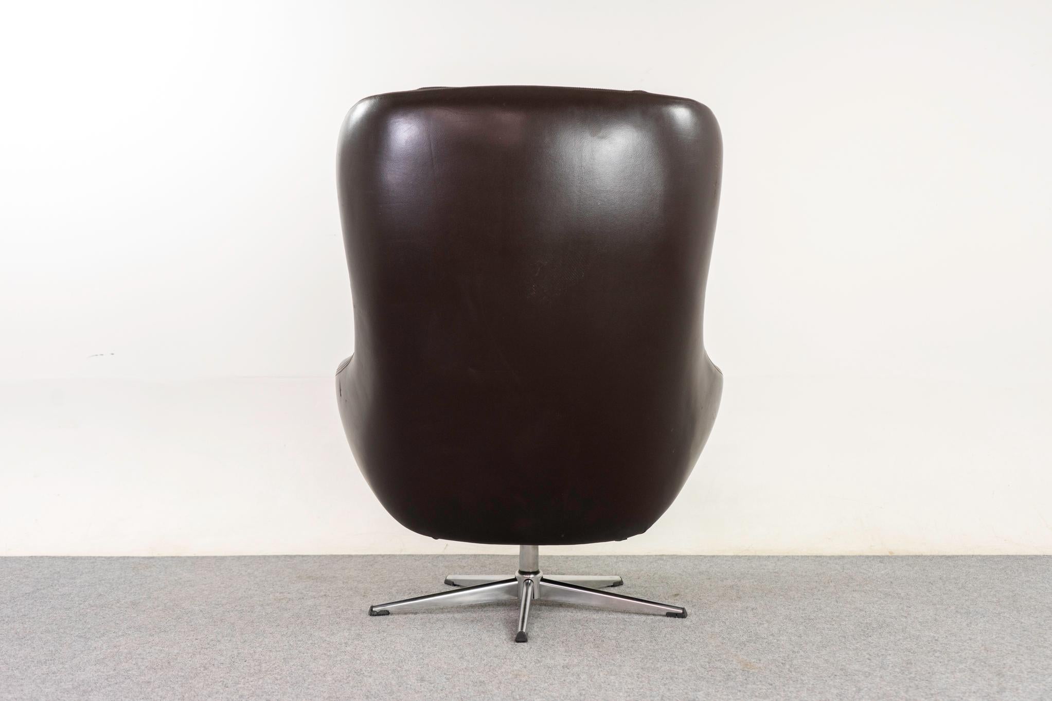 Danish Mid-Century Modern Leather Swivel Chair 3