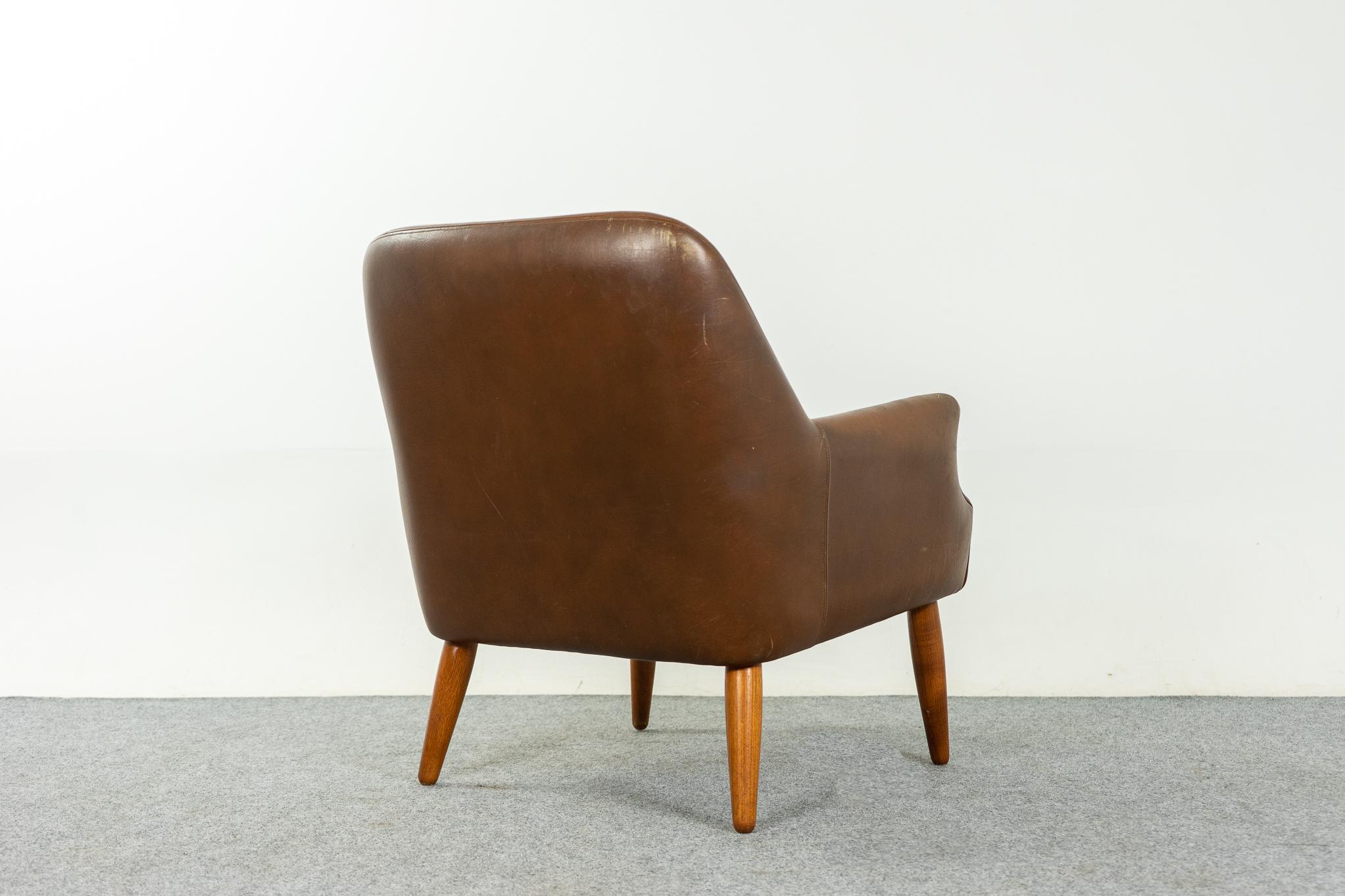 Danish Mid-Century Modern Leather & Teak Lounge Chair For Sale 5