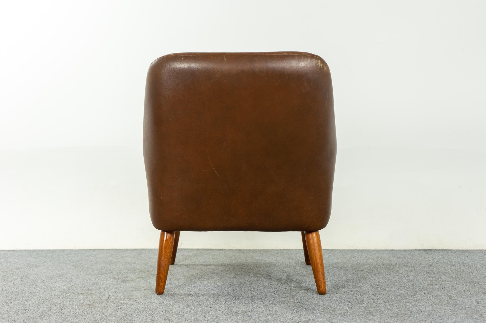 Danish Mid-Century Modern Leather & Teak Lounge Chair For Sale 6