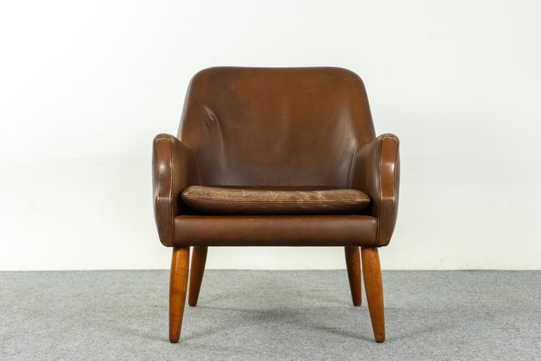 Scandinavian Modern Danish Mid-Century Modern Leather & Teak Lounge Chair For Sale