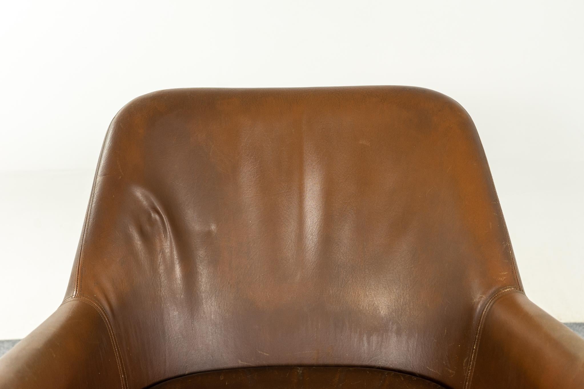 Danish Mid-Century Modern Leather & Teak Lounge Chair For Sale 1