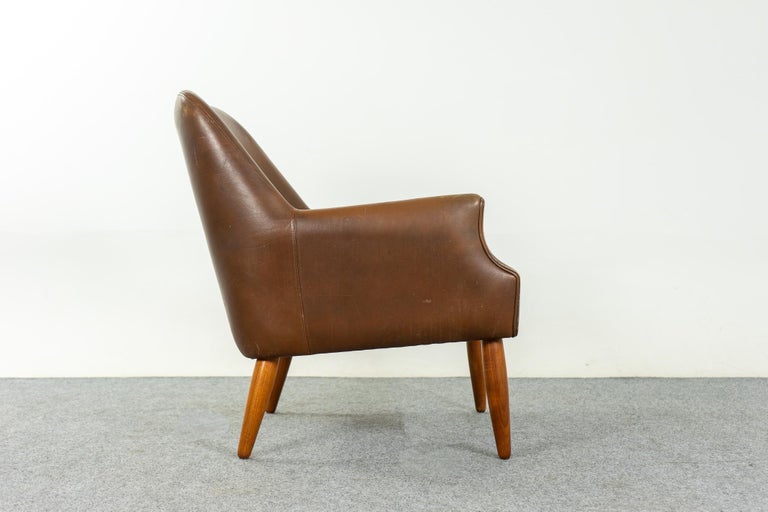 Danish Mid-Century Modern Leather & Teak Lounge Chair For Sale 3