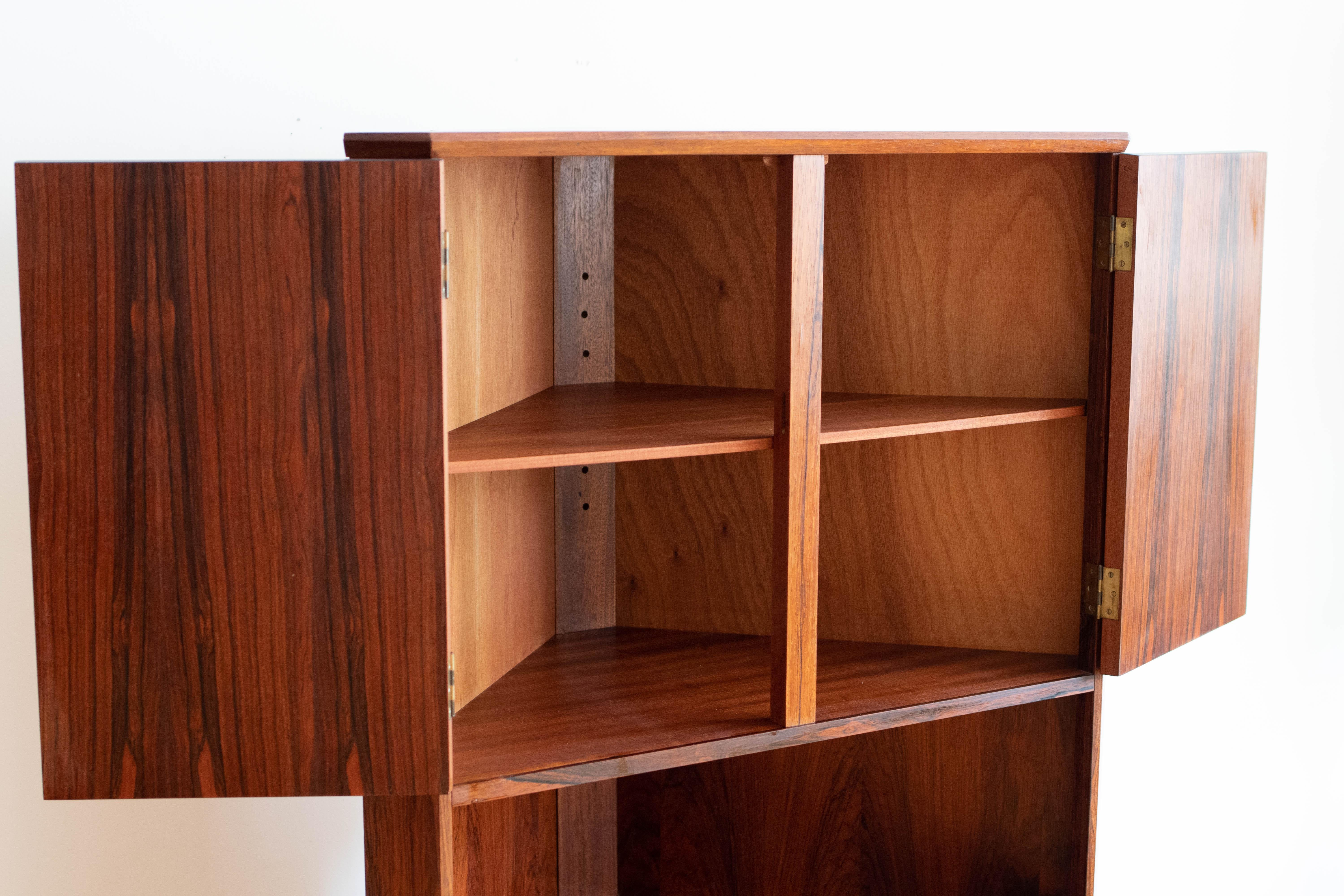 Danish Mid-Century Modern Locking Rosewood Corner Cabinet In Good Condition In Chicago, IL