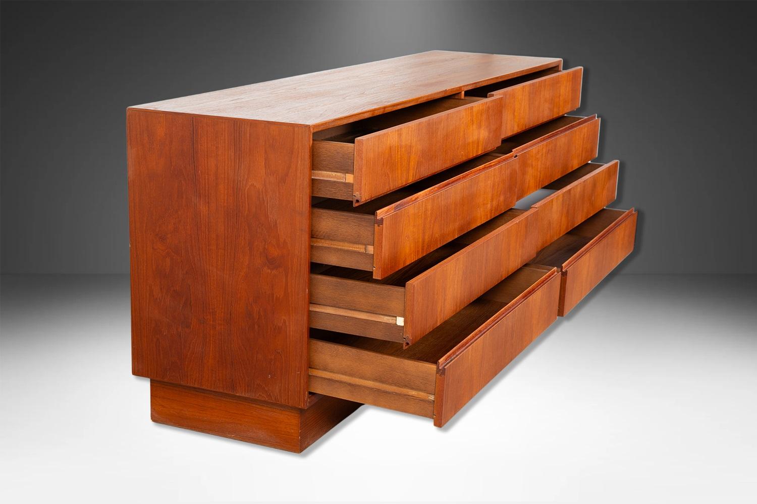 Danish Mid-Century Modern Long Teak Dresser For Sale 1