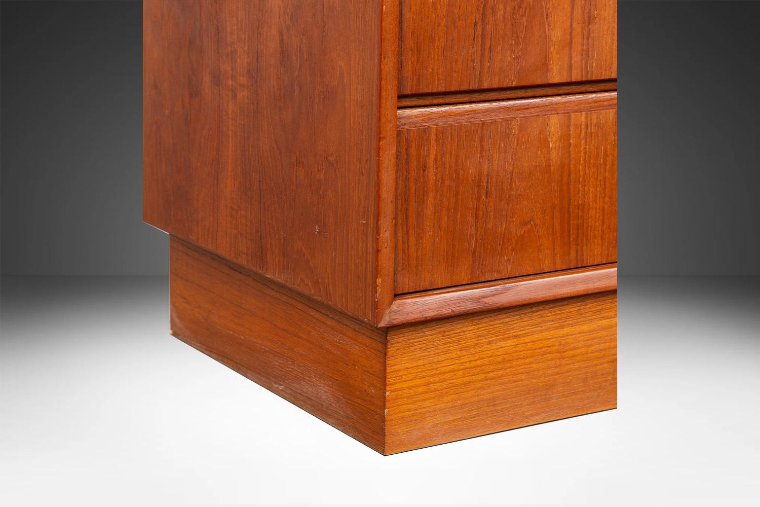 Danish Mid-Century Modern Long Teak Dresser For Sale 4