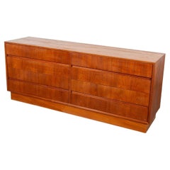 Lange dänische Mid-Century-Modern-Kommode aus Teakholz