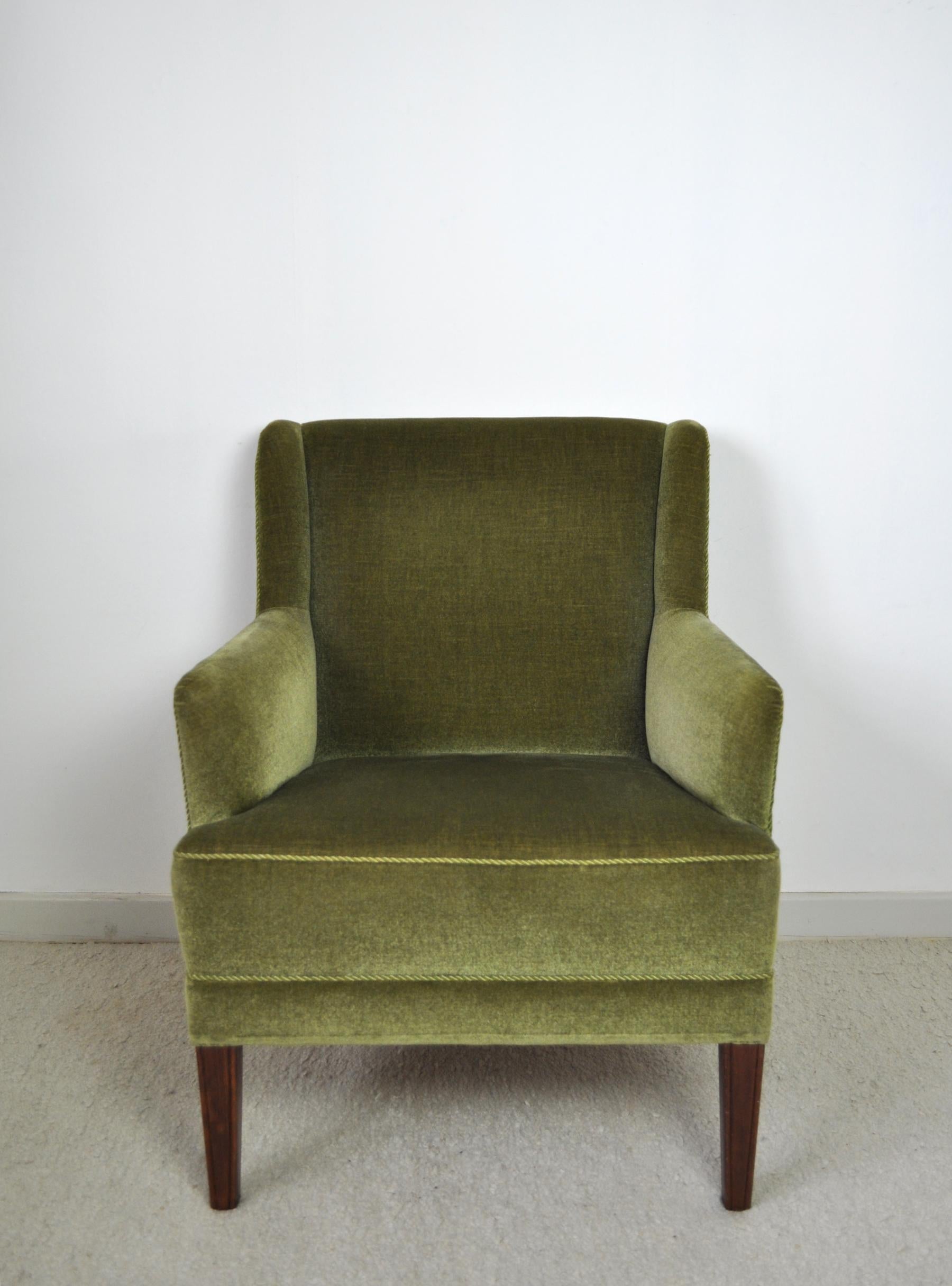 green mcm chair
