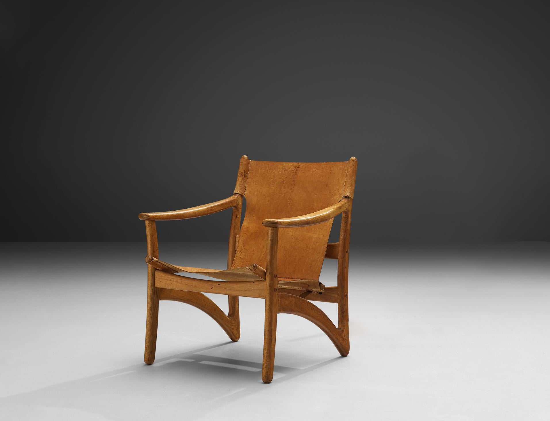 Kircodan, Loungesessel, Teak, Leder, Dänemark, 1960er Jahre

Dieser Stuhl spiegelt die Merkmale des dänischen modernen Designs der 1960er Jahre wider: eine stromlinienförmige Silhouette, die Betonung natürlicher MATERIALIEN und ein skulpturaler,