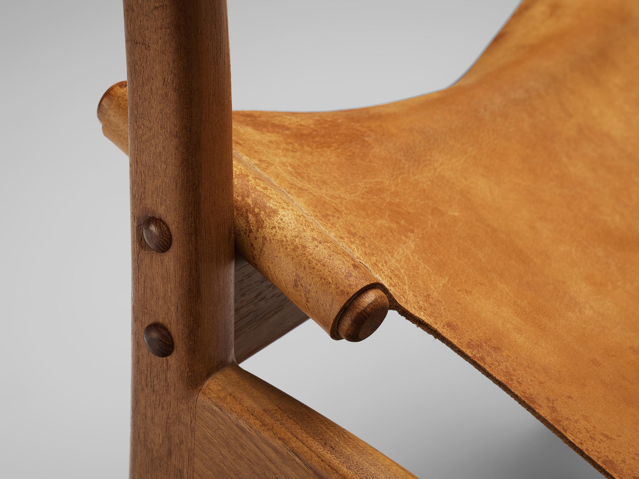 Dänischer Mid-Century Modern-Loungesessel aus Teakholz und cognacfarbenem Leder im Angebot 2