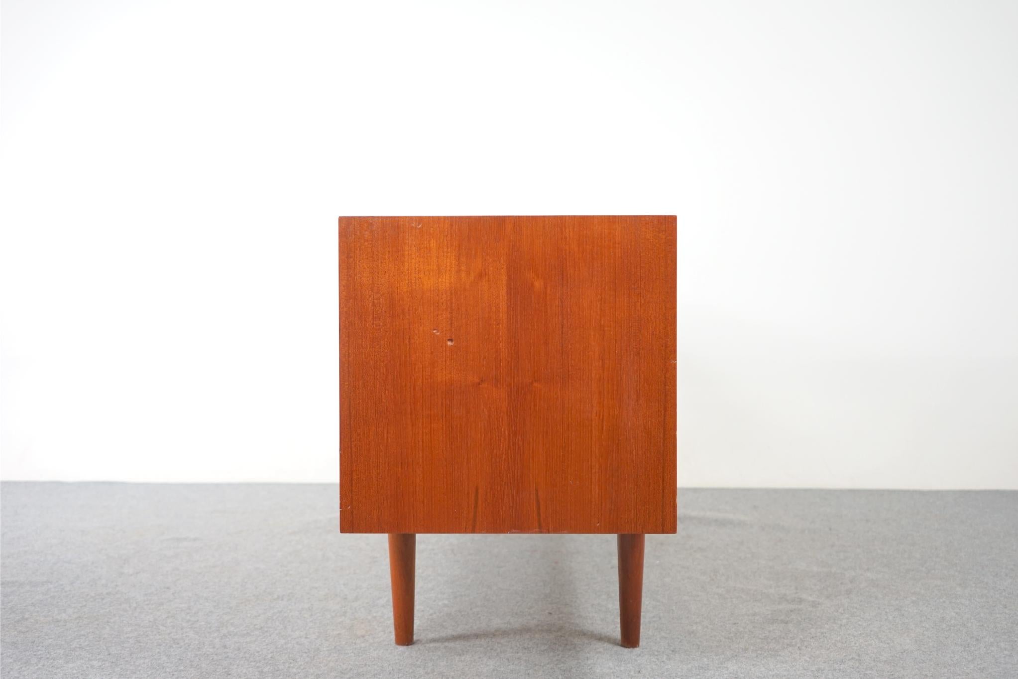 Danish Mid-Century Modern Low Long Six Drawer Teak Dresser, by Hundevad & Co. 2