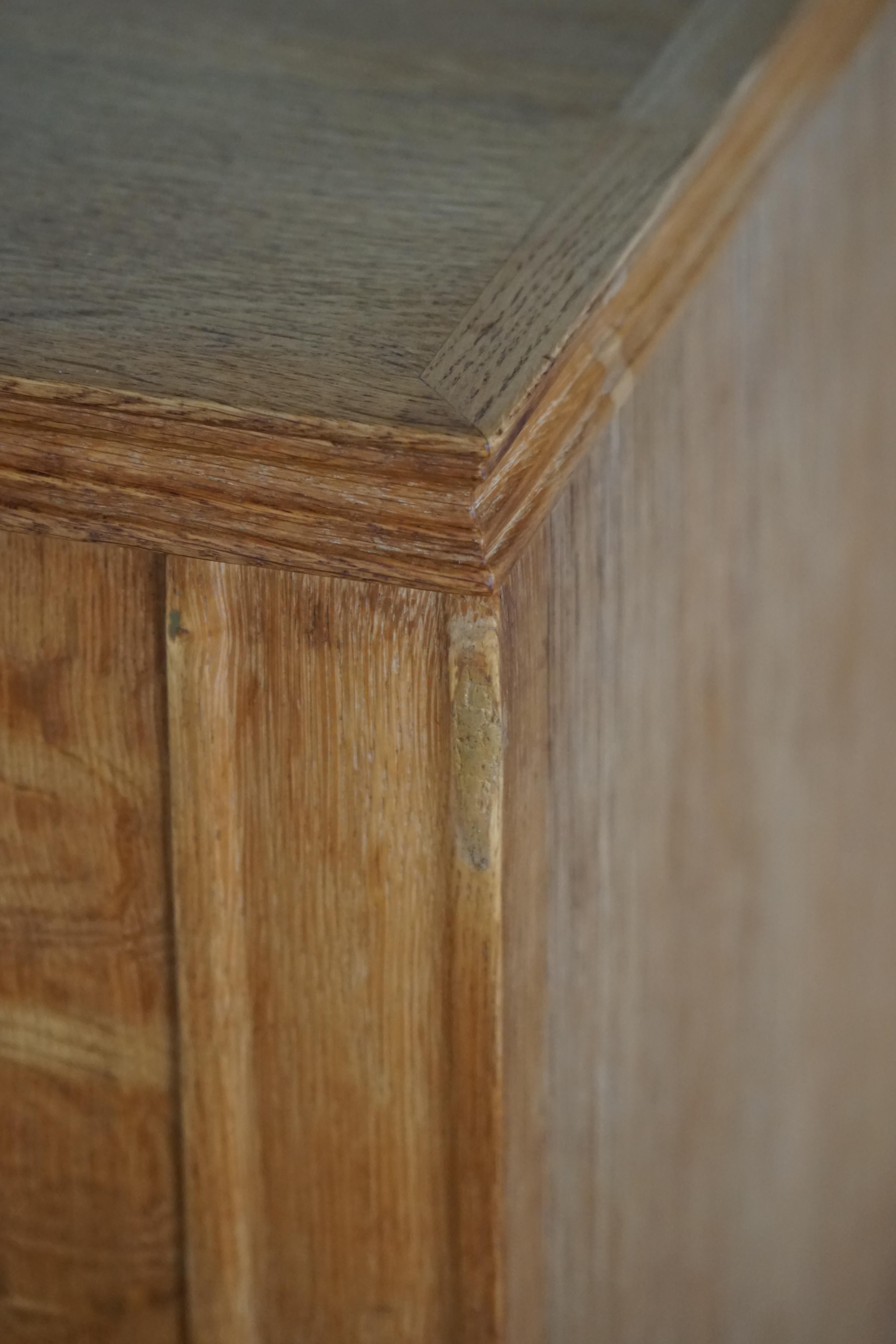 Danish Mid Century Modern, Low Rectangular Brutalist Sideboard in Oak, 1950s in vendita 2