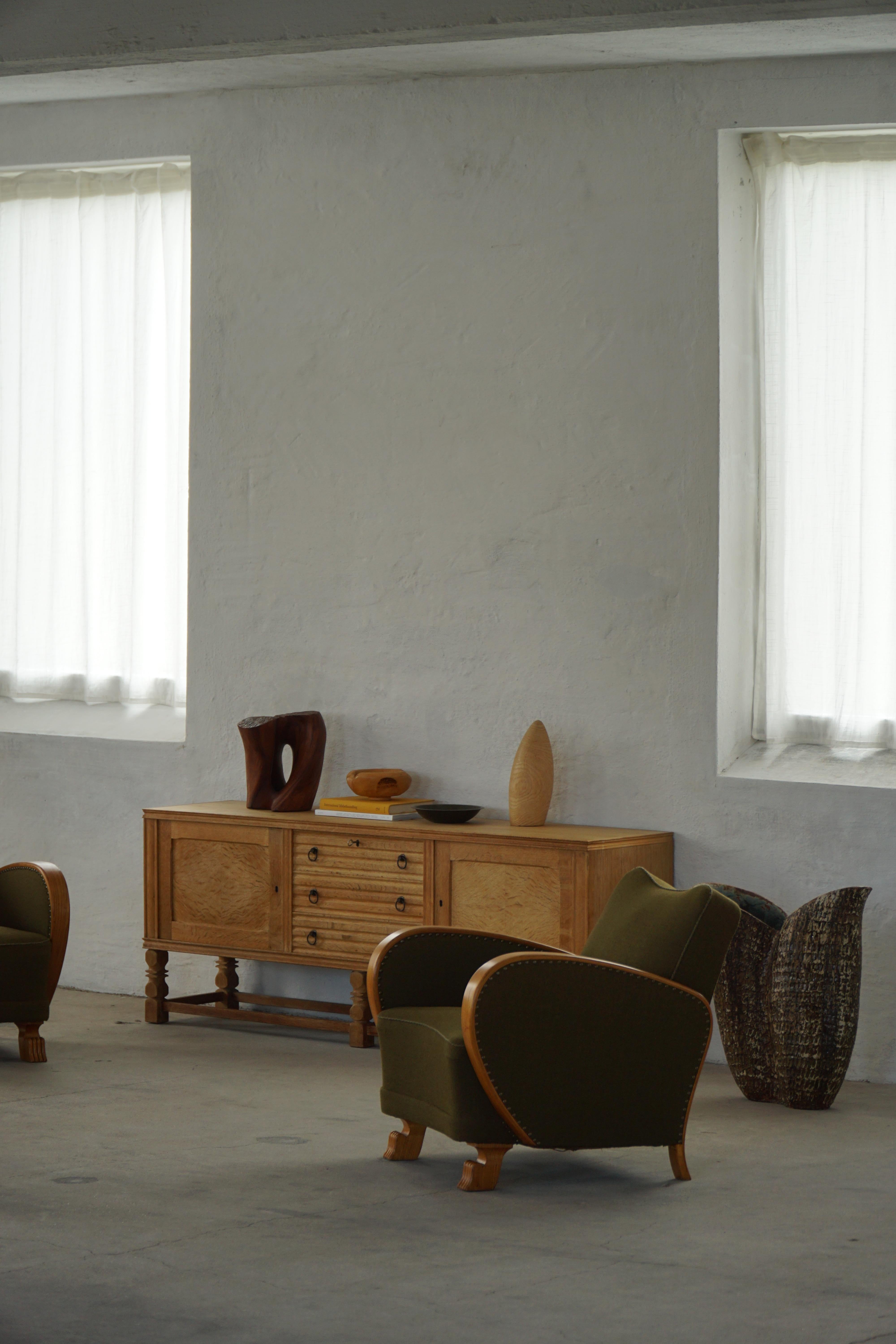Danish Mid Century Modern, Low Rectangular Brutalist Sideboard in Oak, 1950s in vendita 12